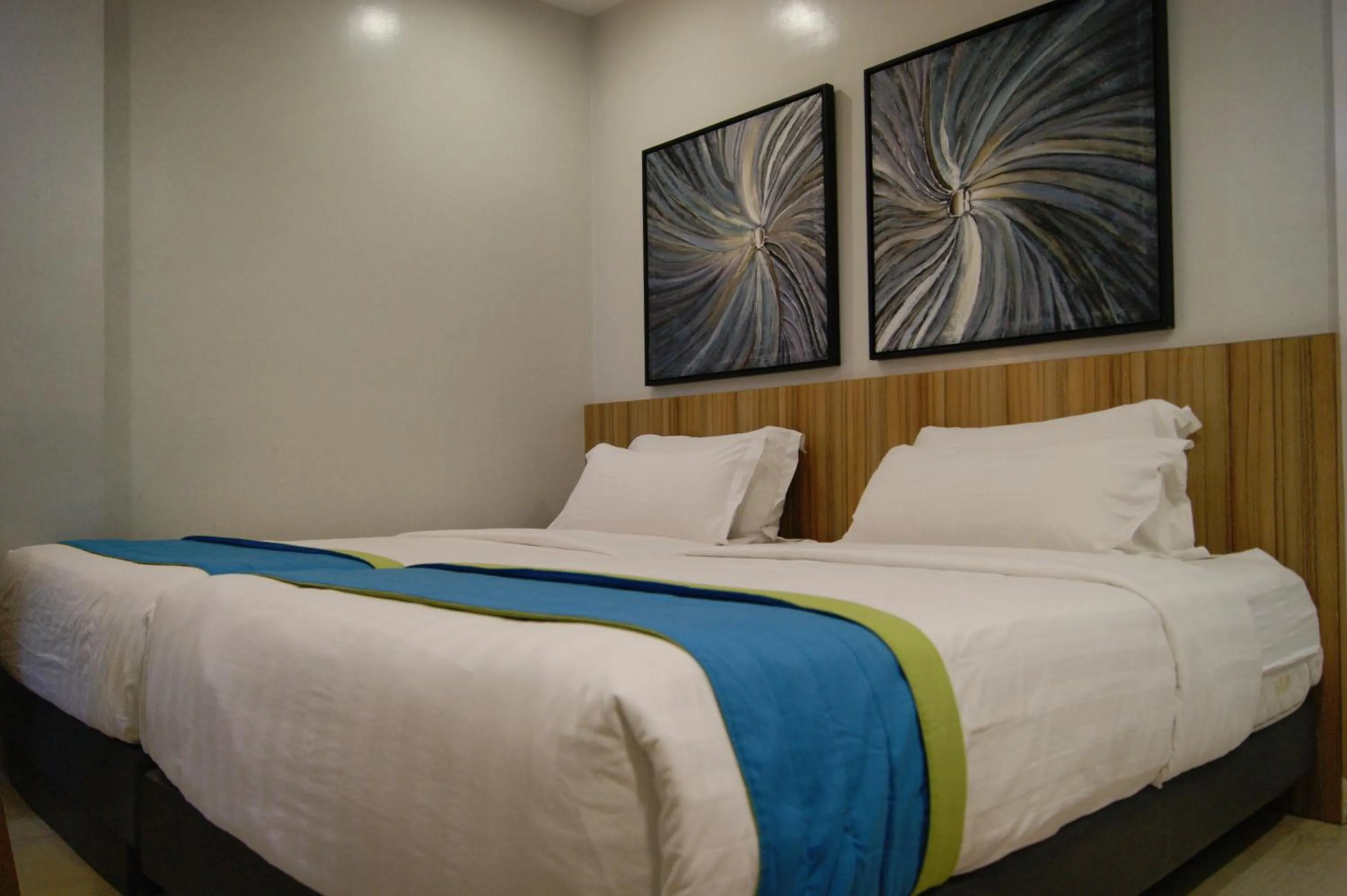 Photo of the whole room, Bed in Z Pad Residences