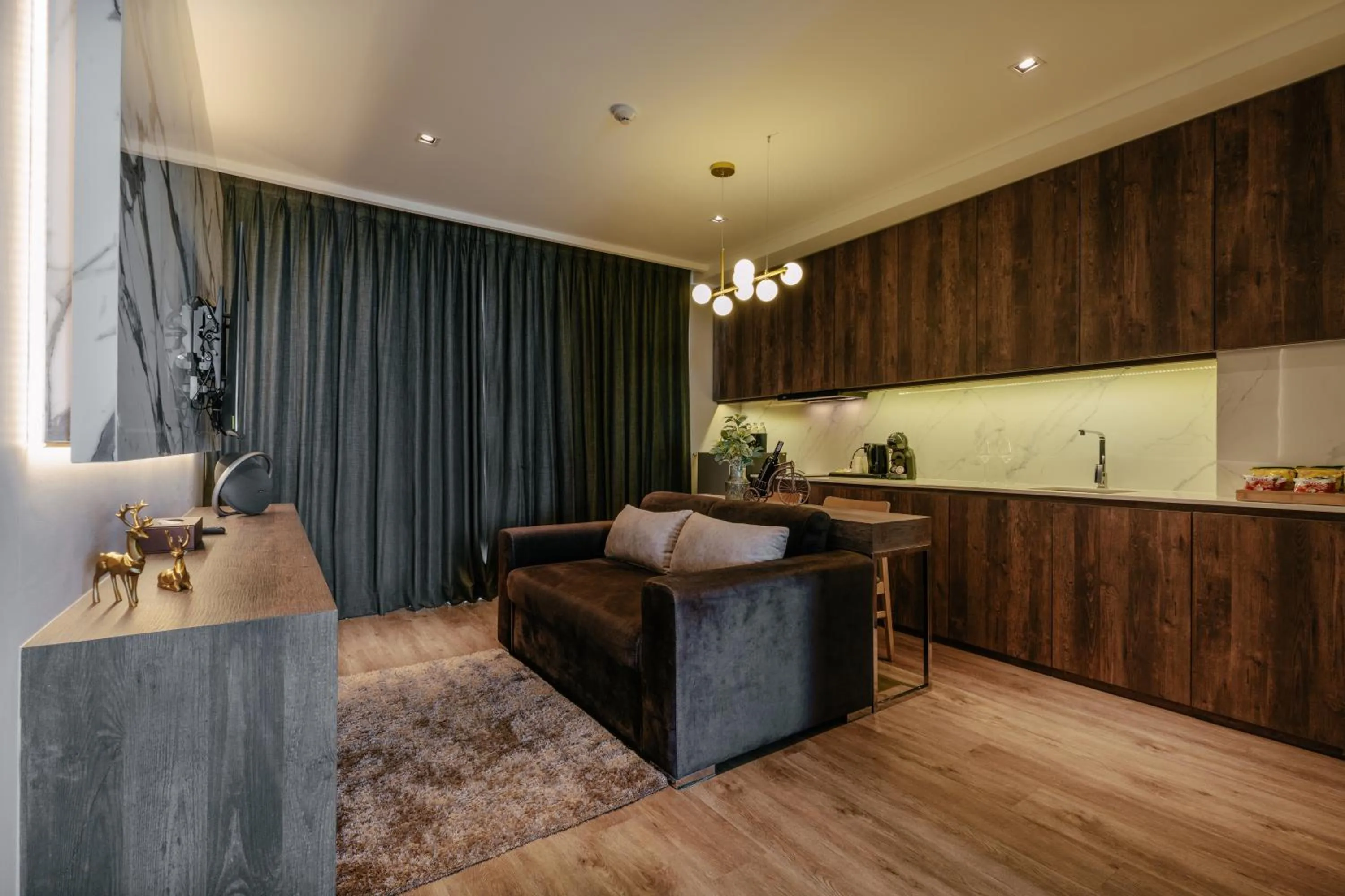 Kitchen or kitchenette in Rak Elegant Hotel Patong