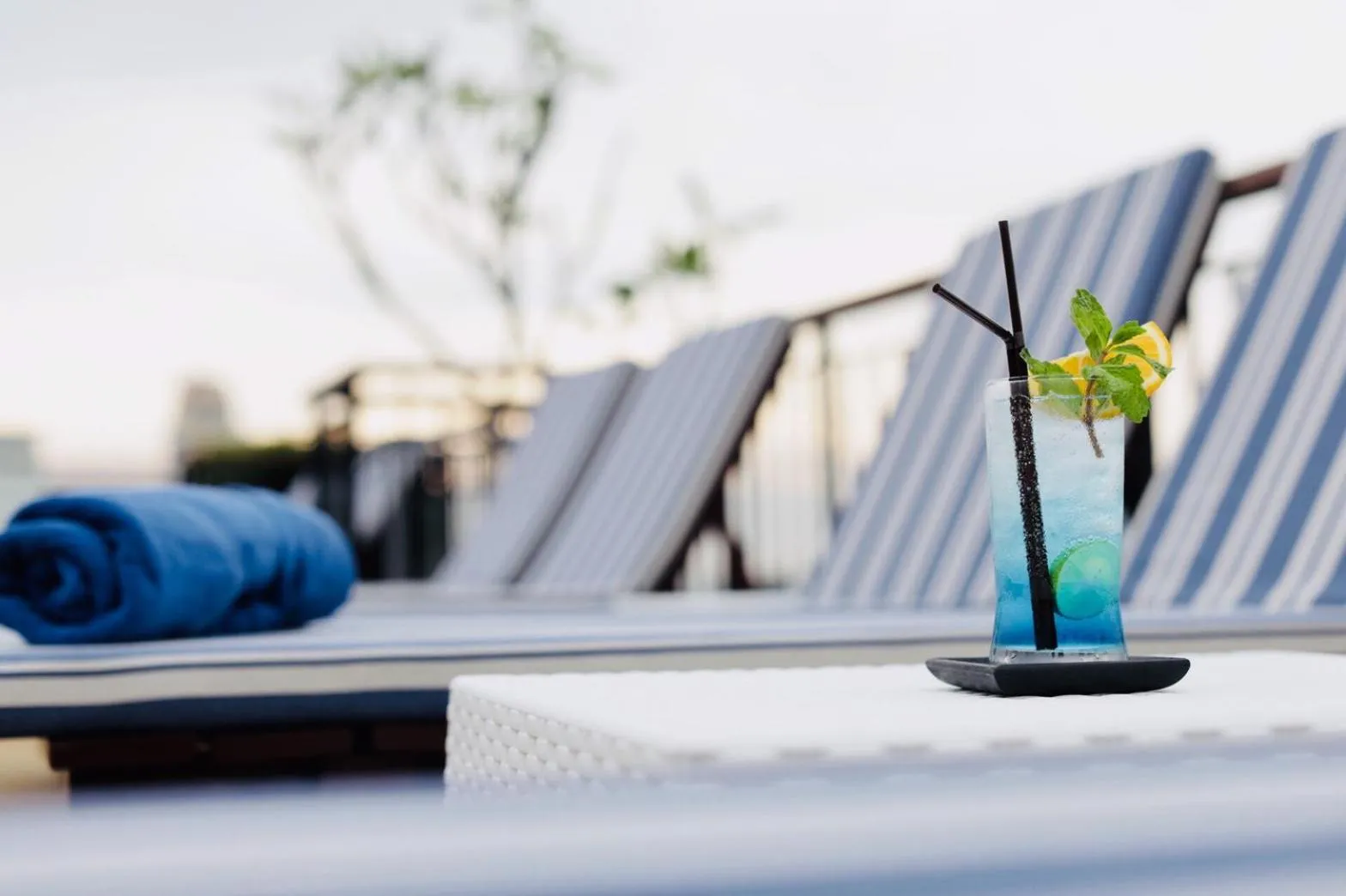 Swimming pool in Rak Elegant Hotel Patong