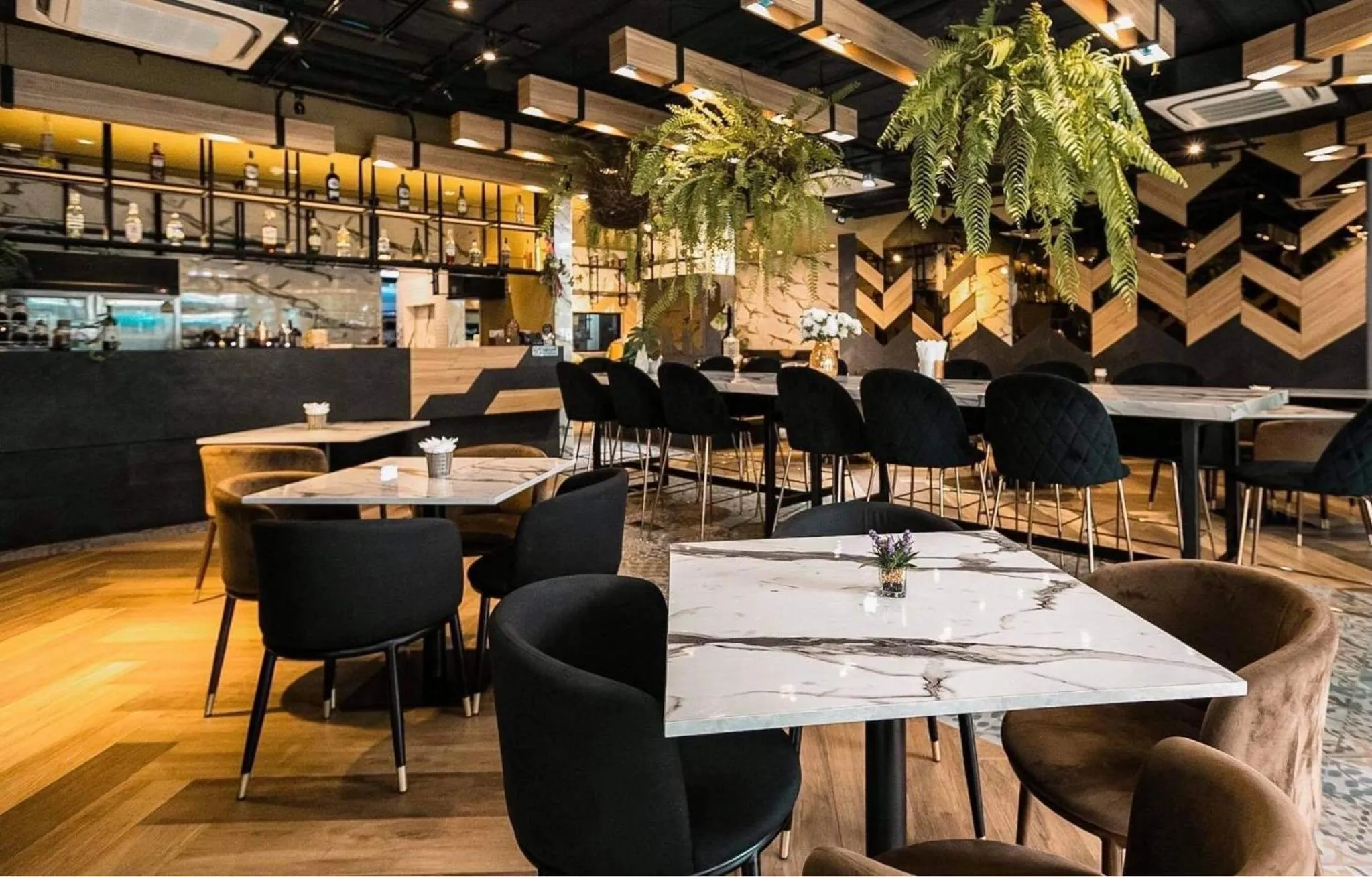 Restaurant/places to eat in Rak Elegant Hotel Patong