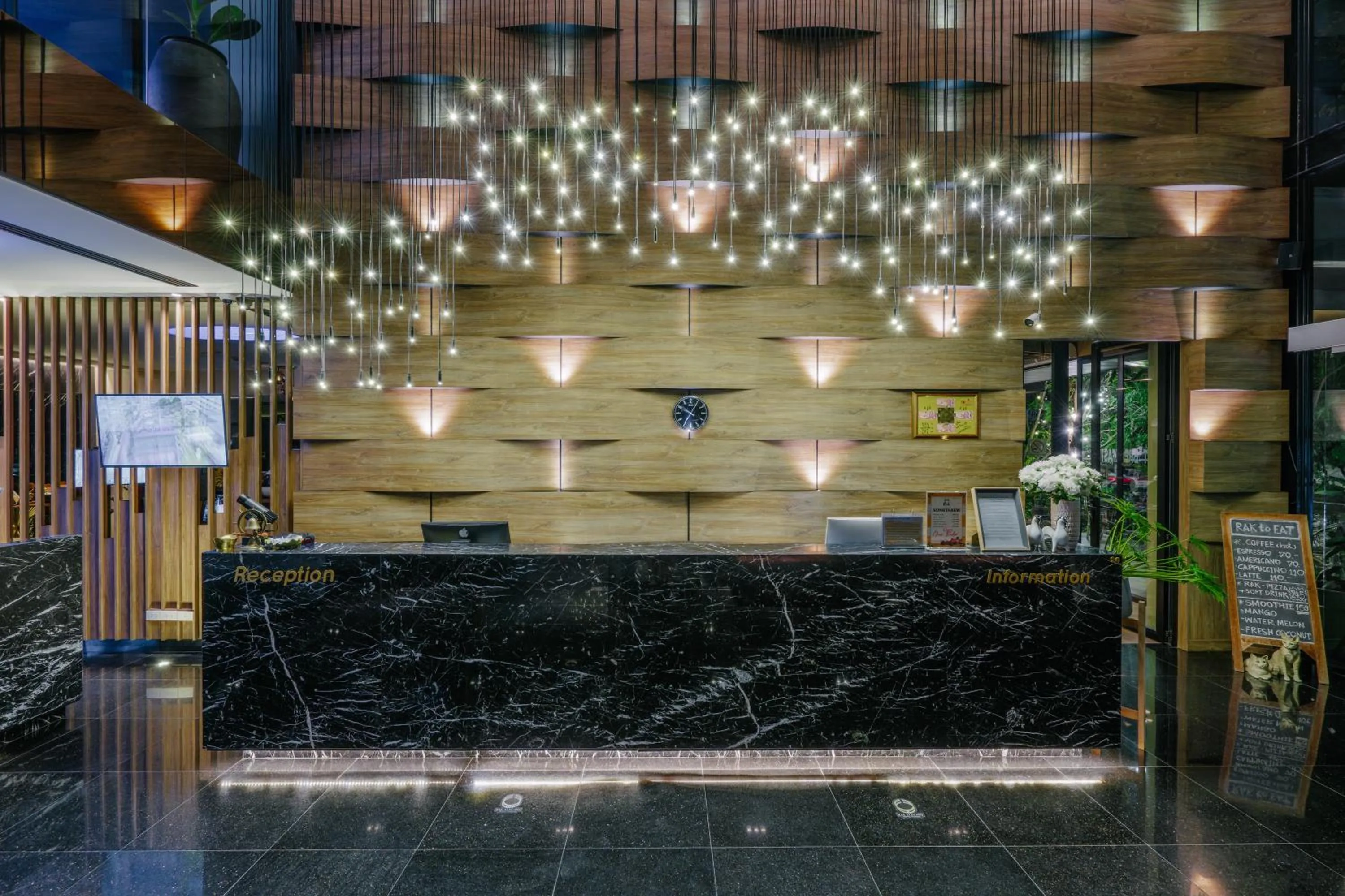 Lobby or reception in Rak Elegant Hotel Patong