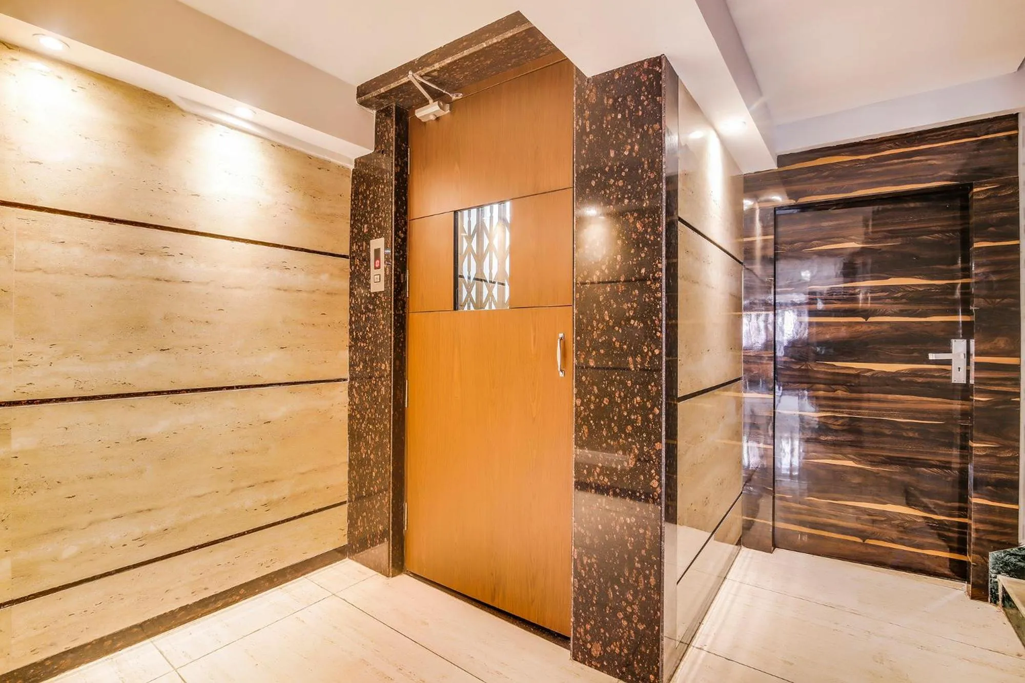 Lobby or reception in FabHotel Luxor - Nr Acropolis Mall