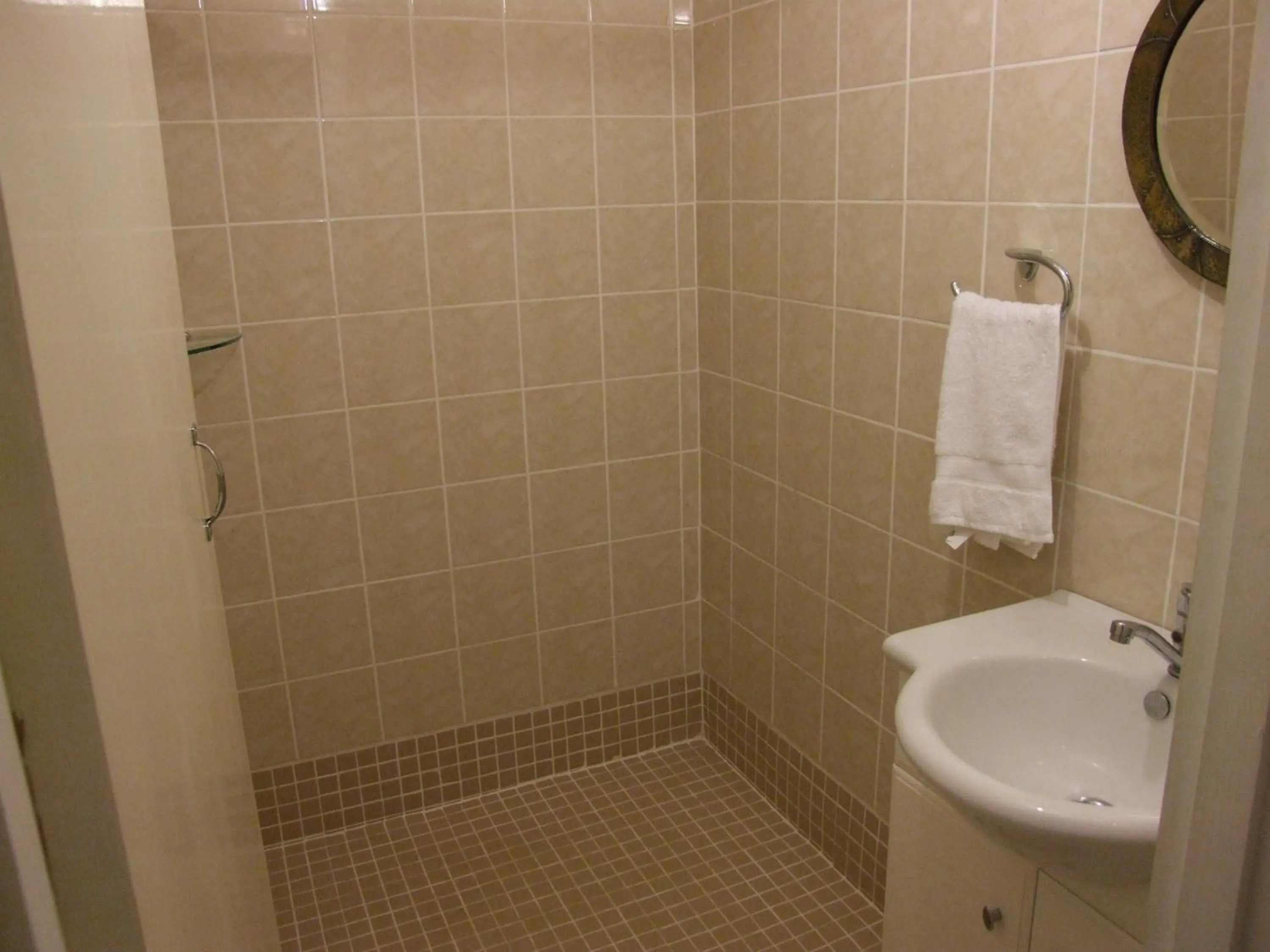 Bathroom in Bluewater Lodge