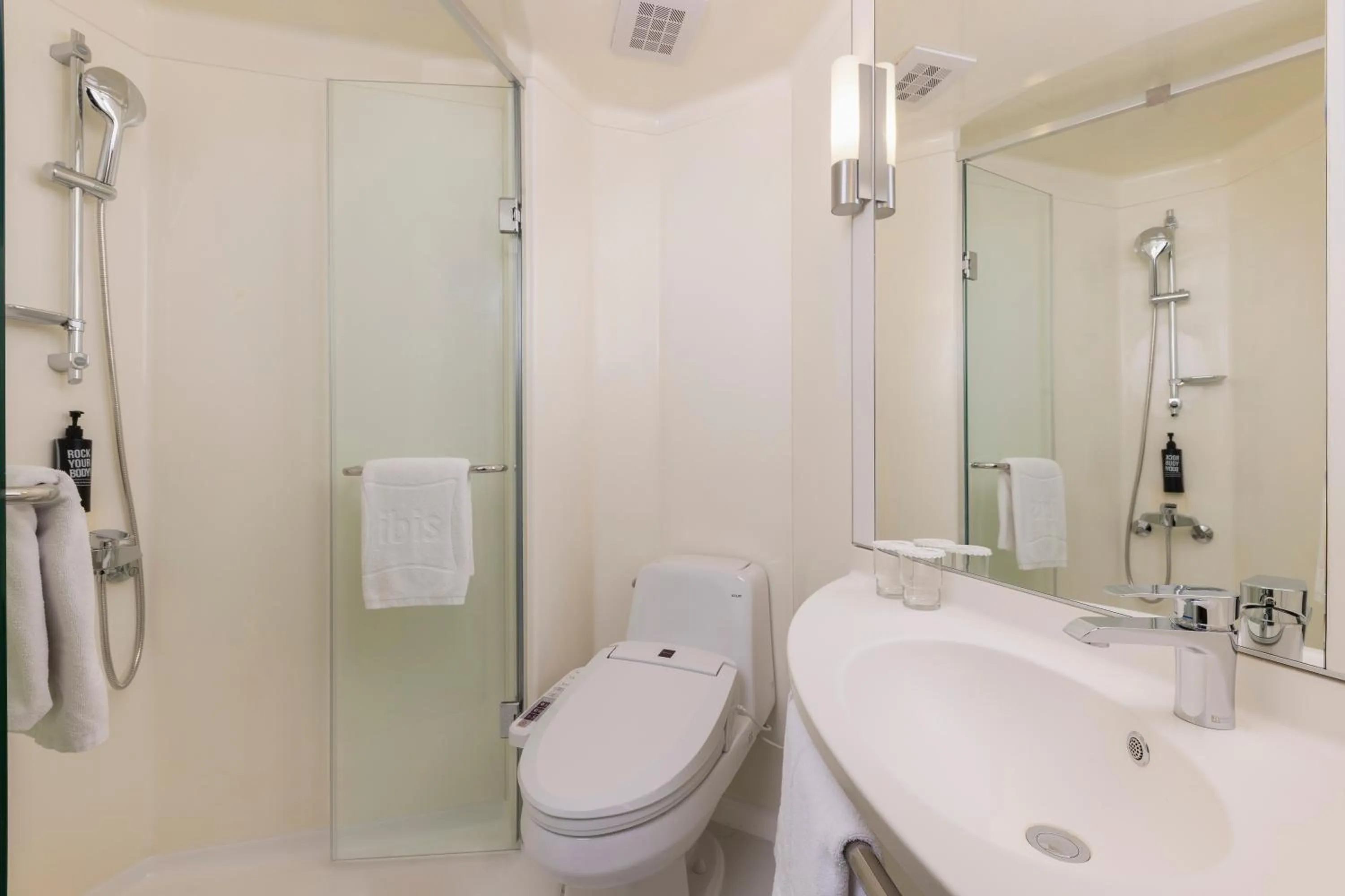 Bathroom in ibis Ambassador Seoul Insadong-Newly renovated in 2025