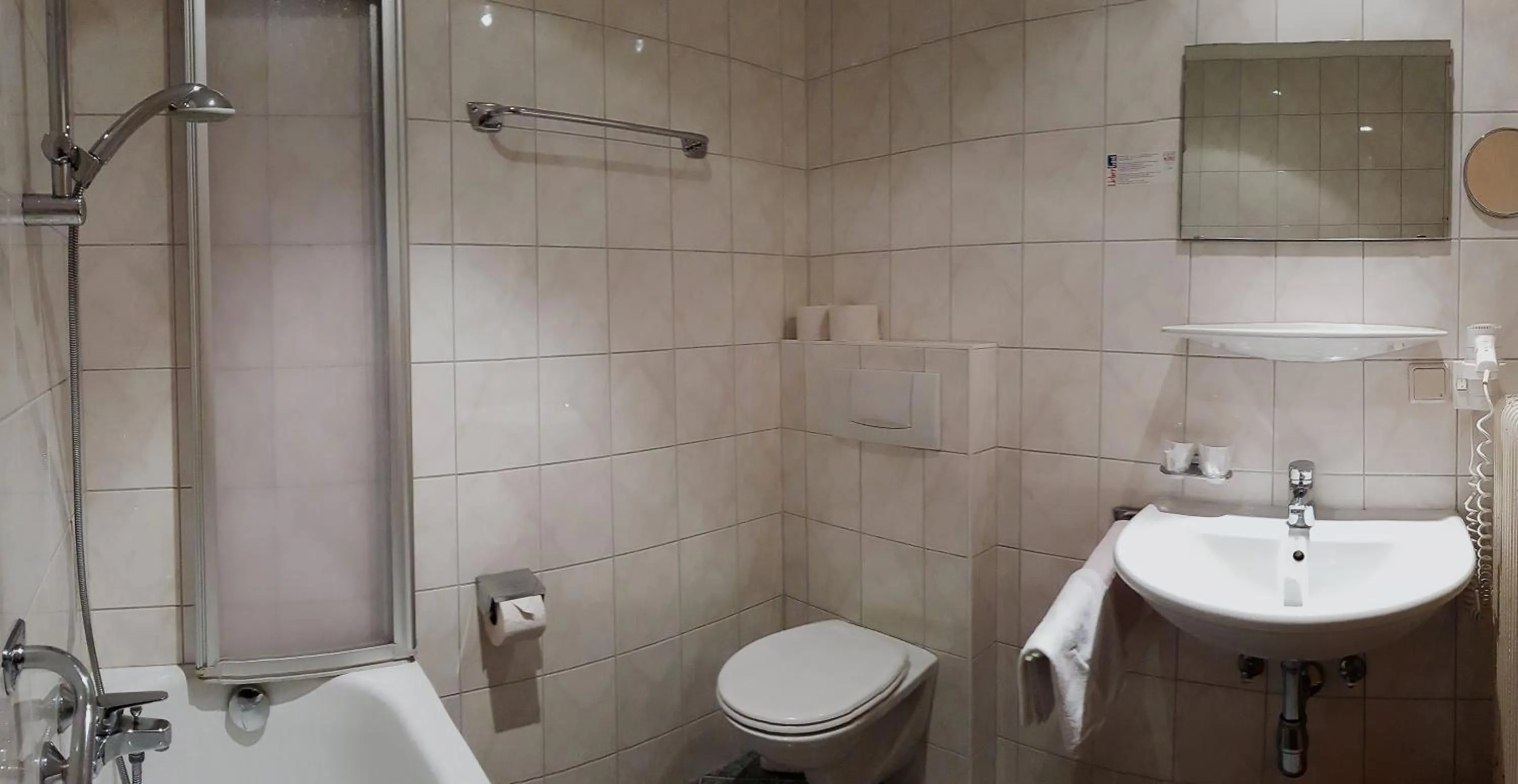 Bathroom in Hotel Post