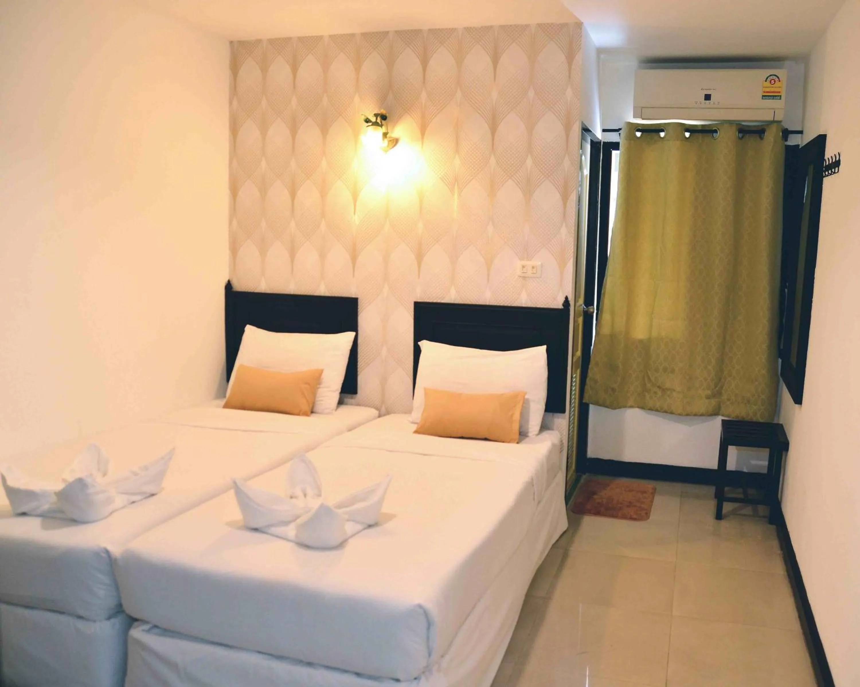 Photo of the whole room, Bed in Erawan House