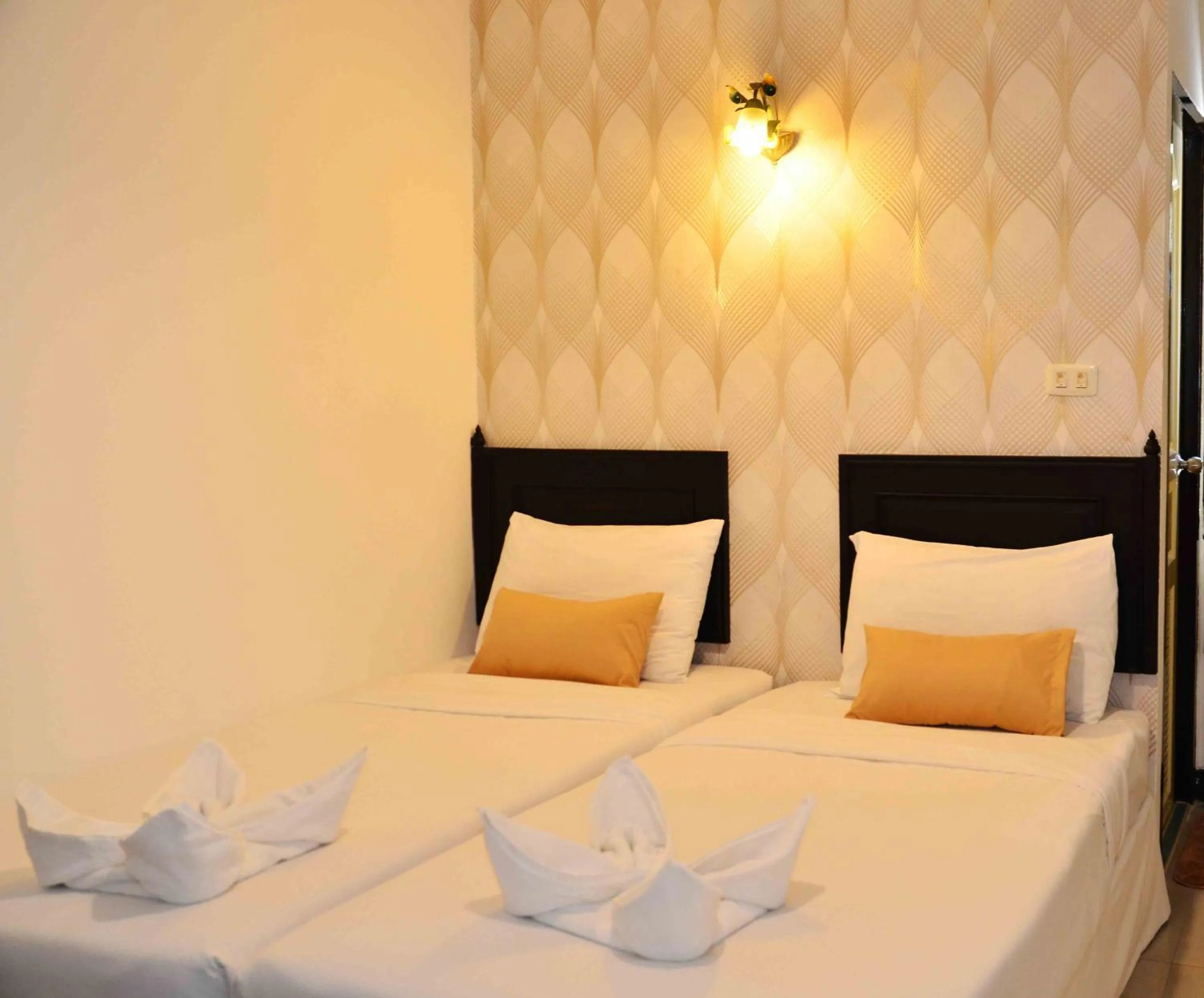 Photo of the whole room, Bed in Erawan House