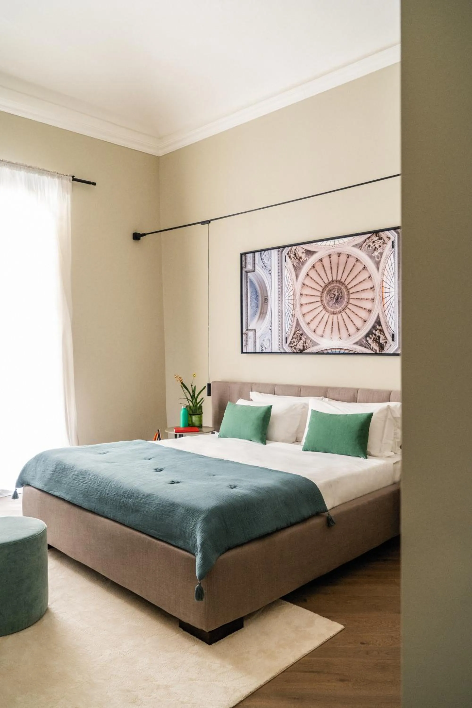 Photo of the whole room, Bed in InCanto