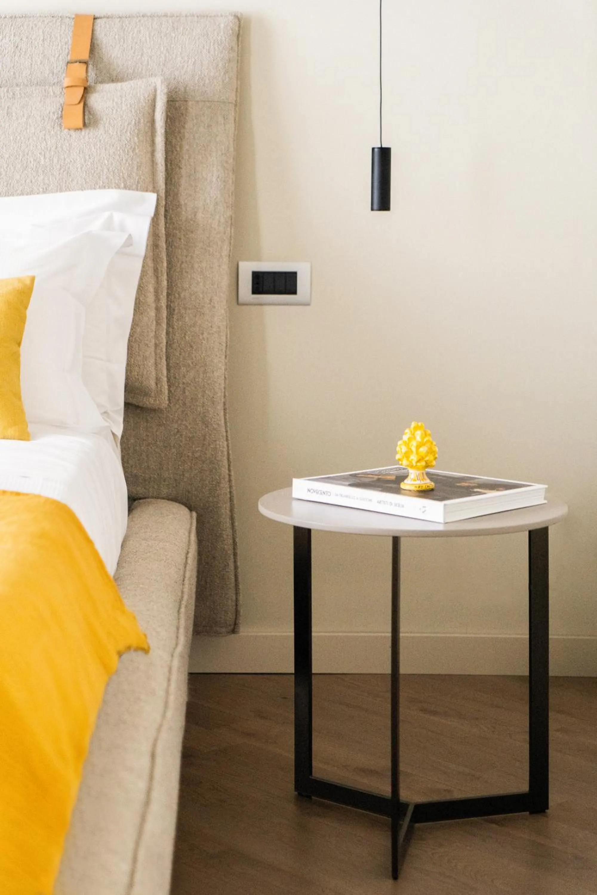 Photo of the whole room, Bed in InCanto