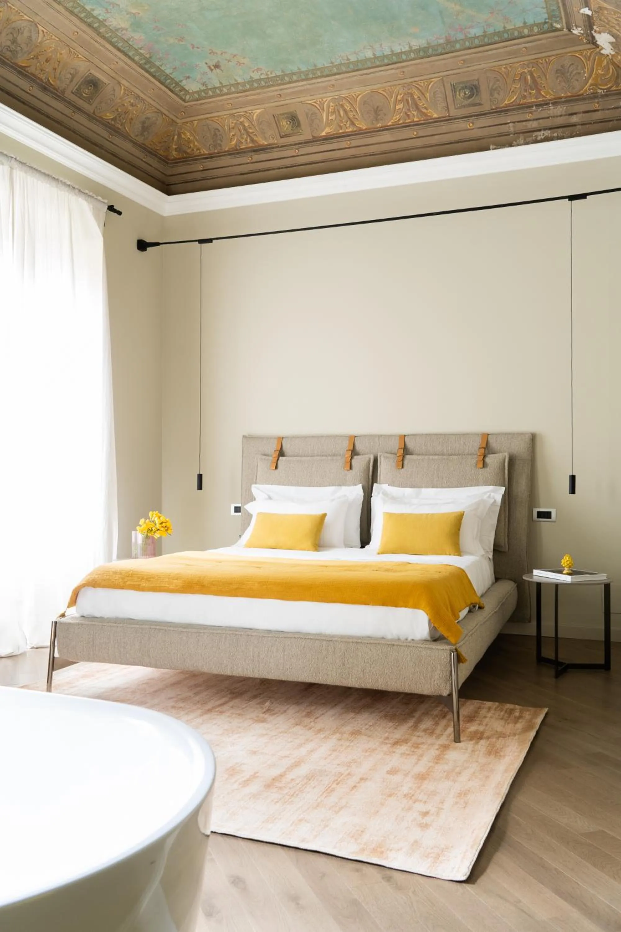 Photo of the whole room, Bed in InCanto