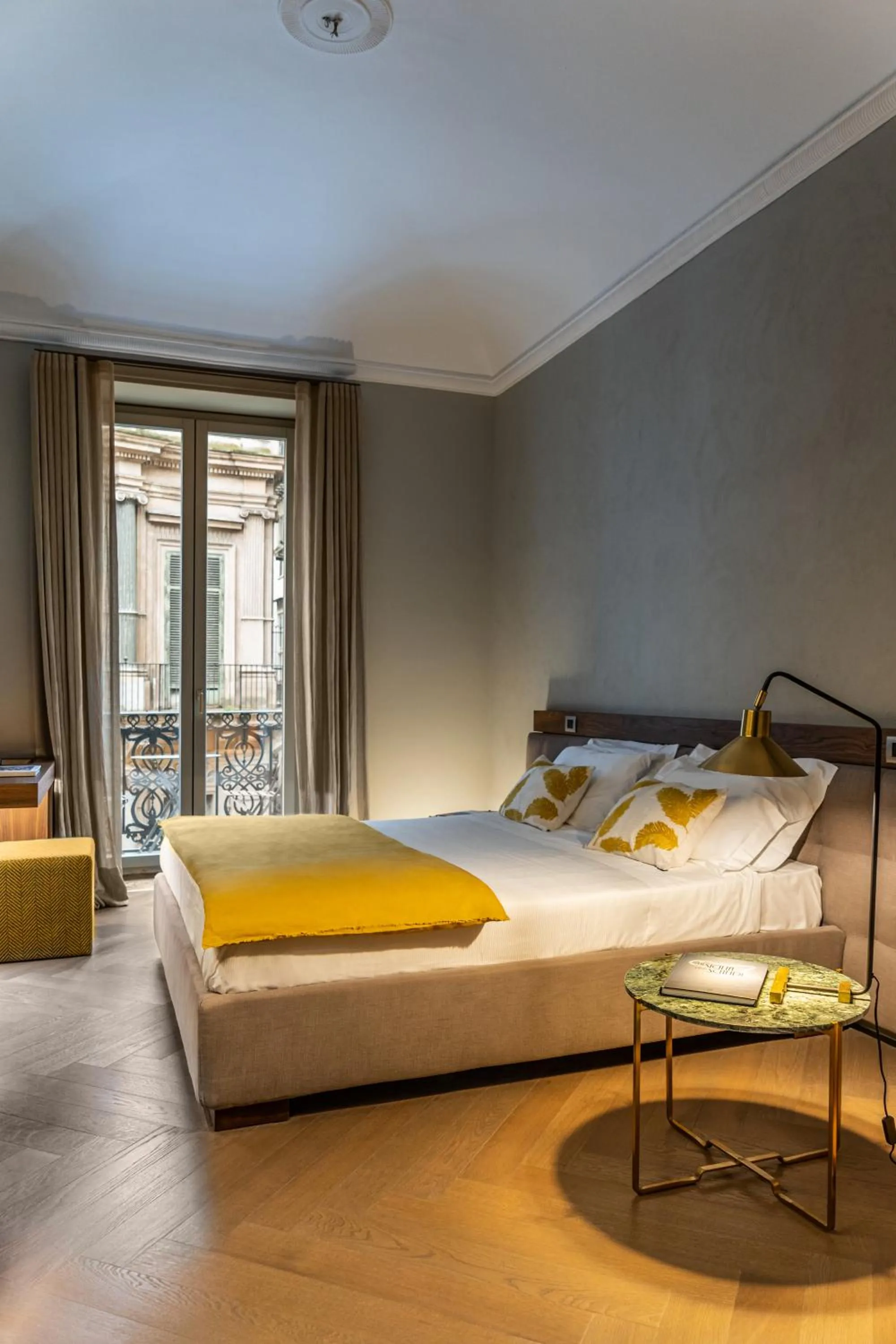 Photo of the whole room, Bed in InCanto