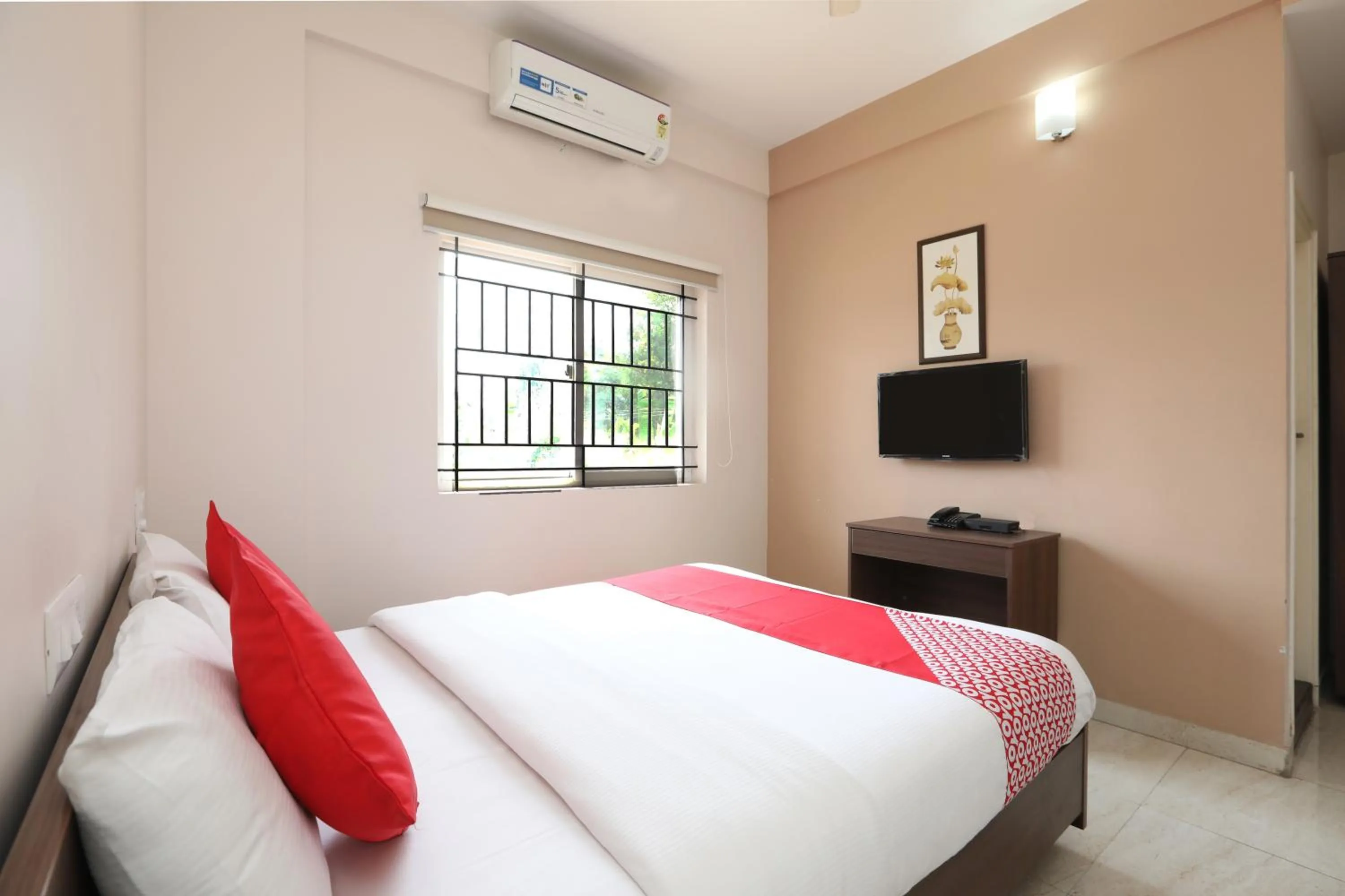 Bedroom, Bed in Super Hotel O Indra Comforts