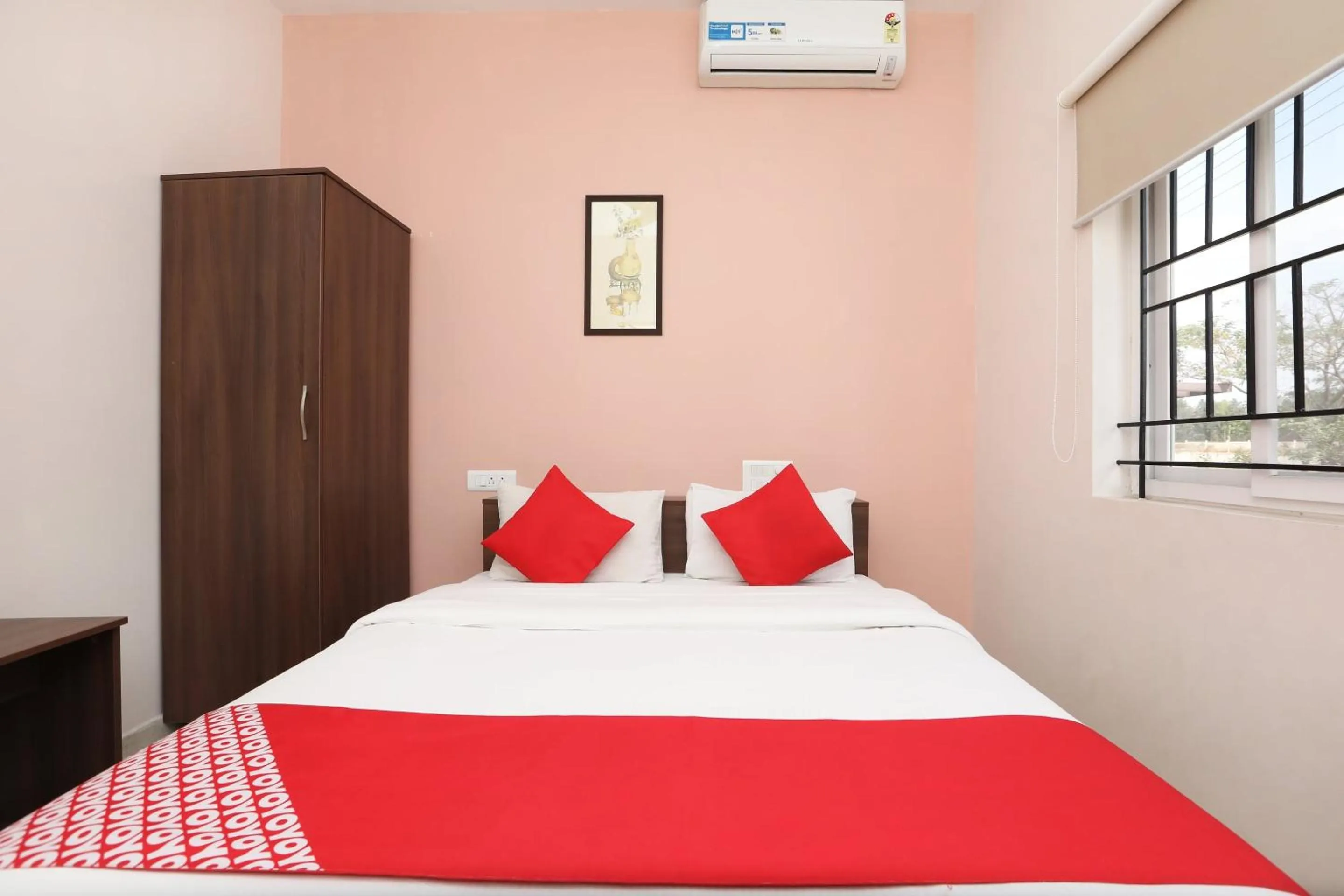 Bedroom, Bed in Super Hotel O Indra Comforts