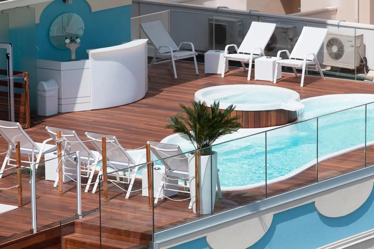 Pool view in Hotel Nettuno