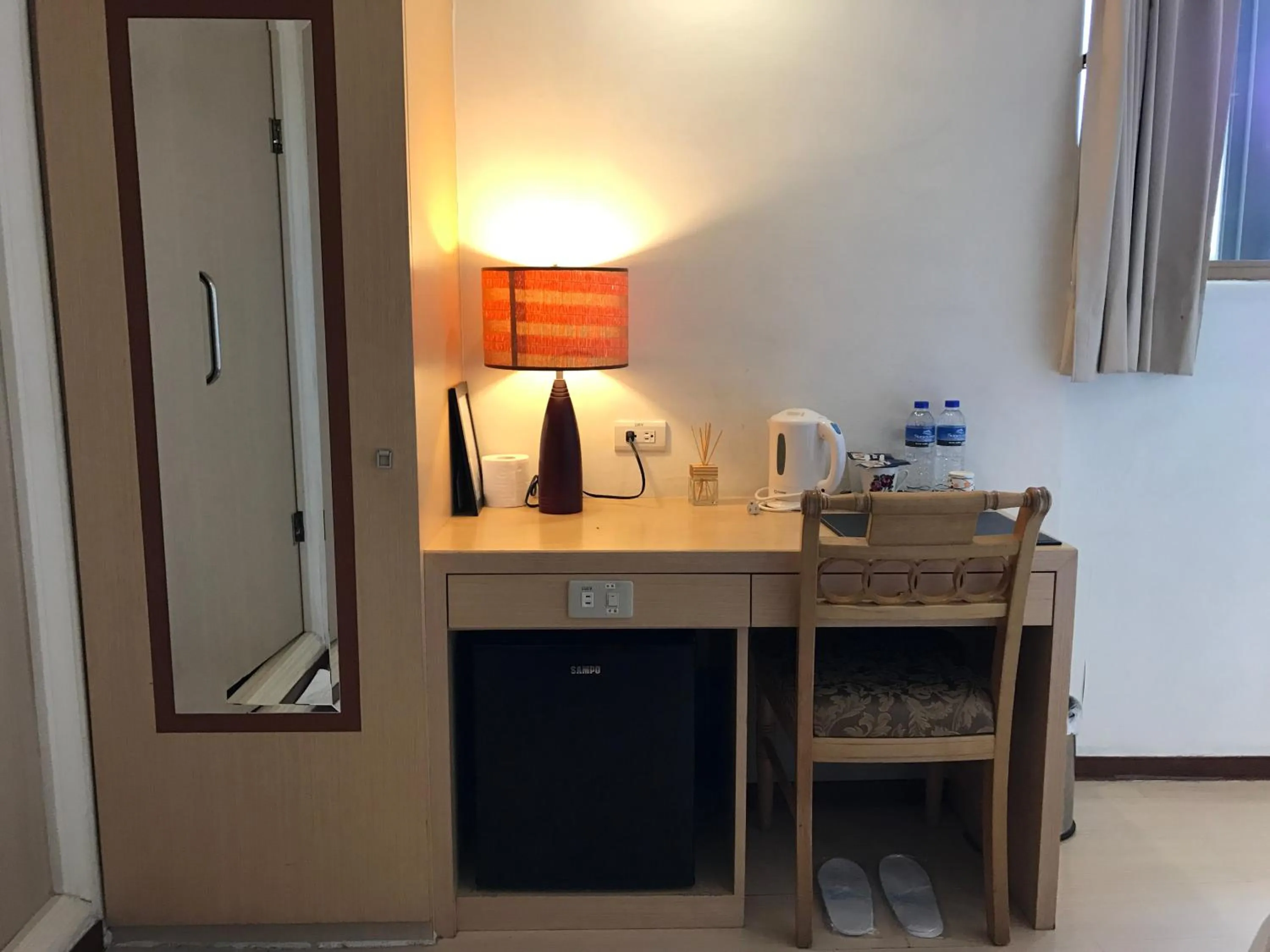 Coffee/tea facilities in Fu Chang Hotel