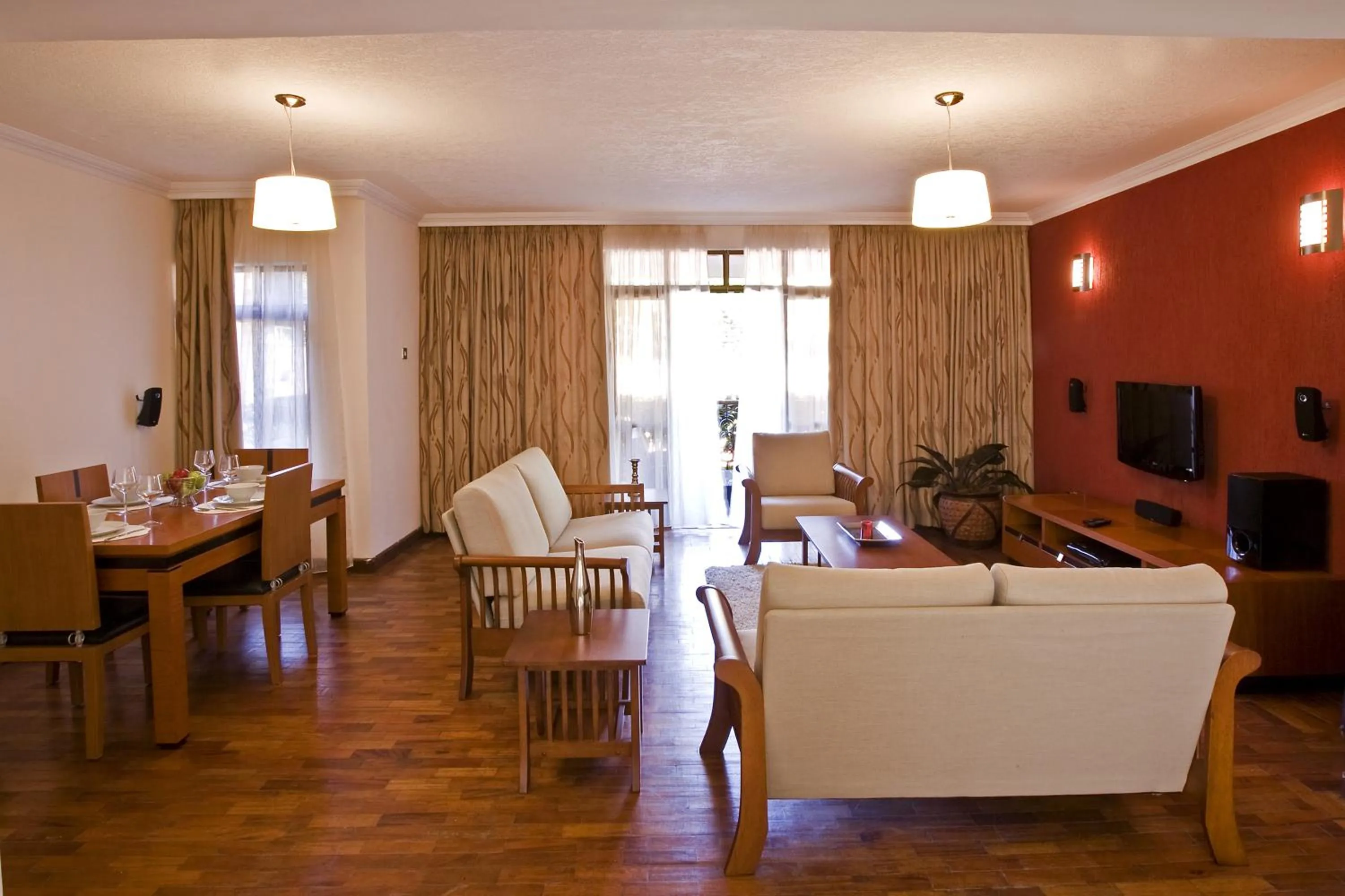 TV and multimedia in GemSuites Serviced Apartments State House