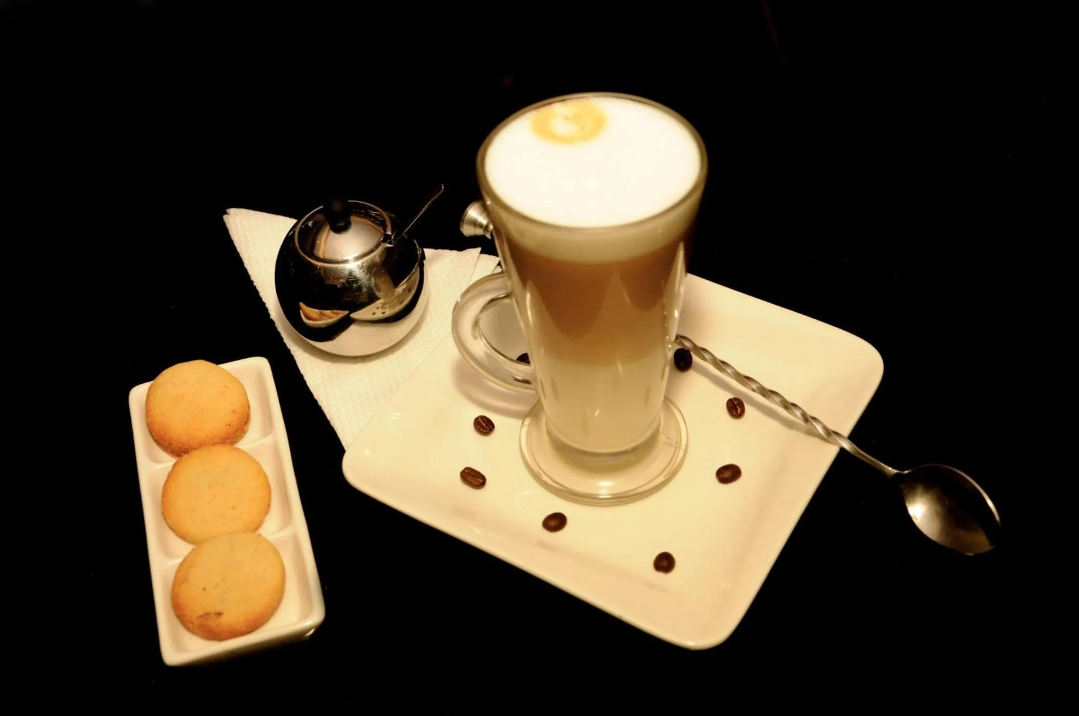 Restaurant/places to eat in GemSuites Serviced Apartments State House