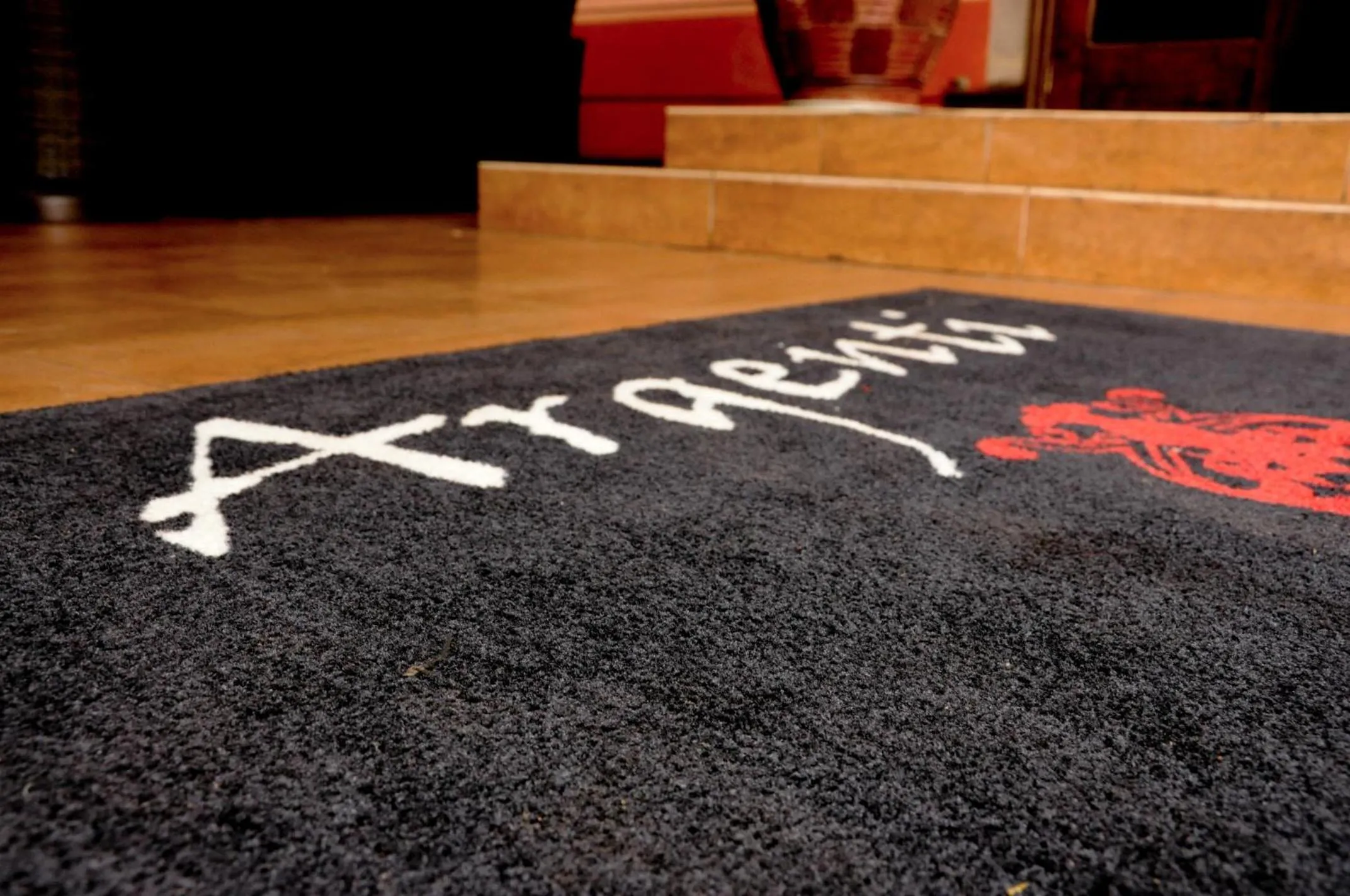 Restaurant/places to eat in GemSuites Serviced Apartments State House