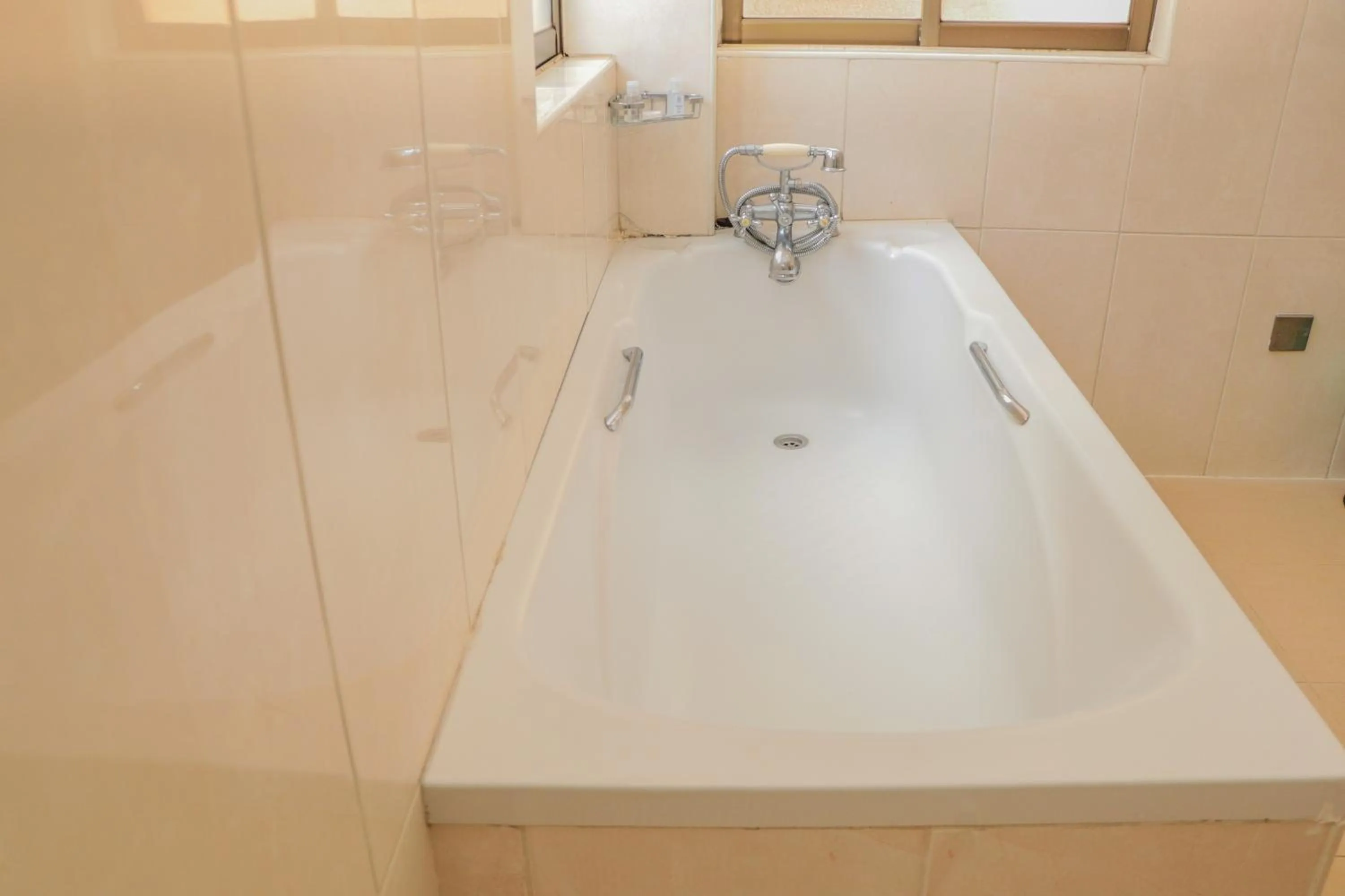 Hot Tub in GemSuites Serviced Apartments State House