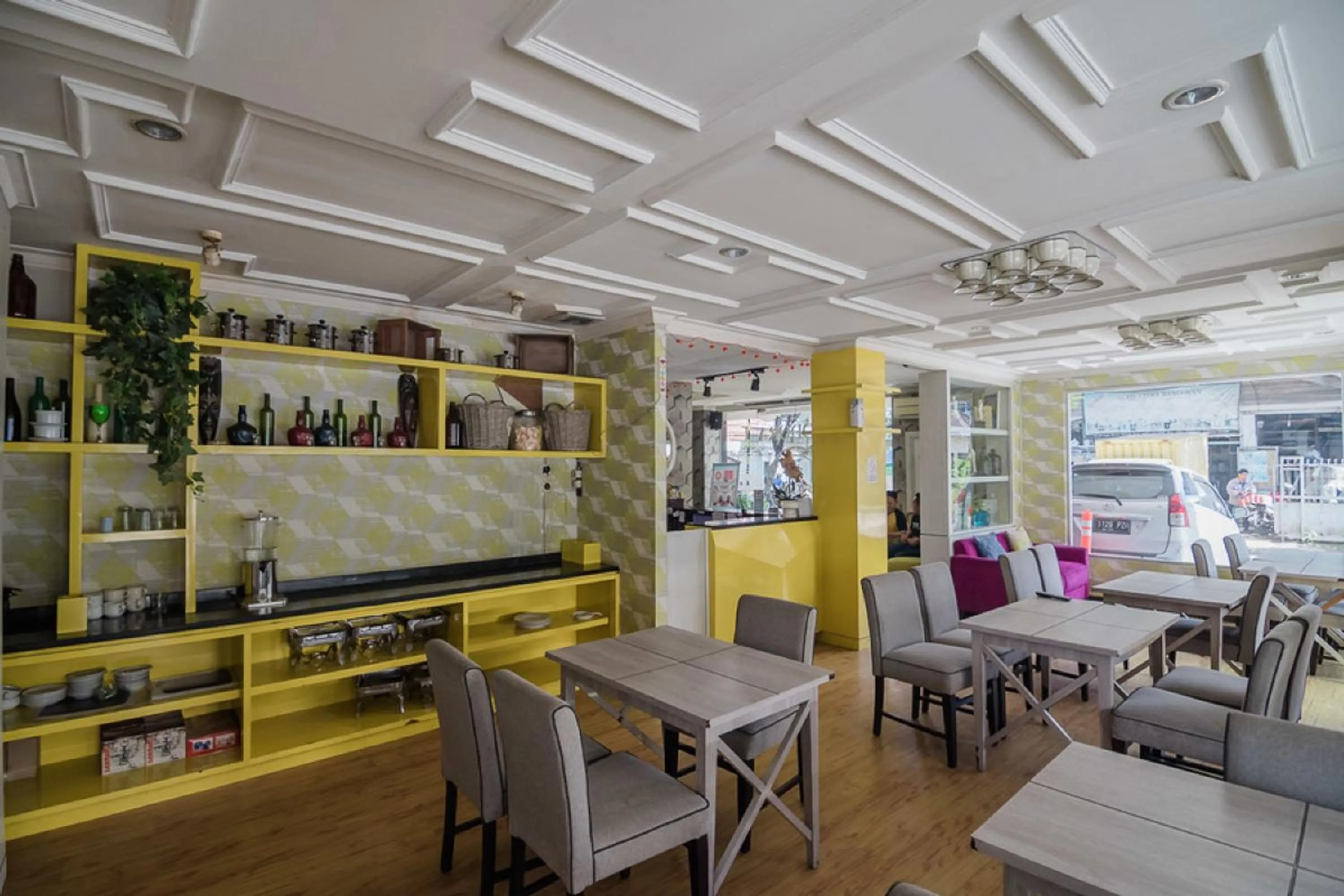 Lobby or reception in RedDoorz Plus near Mangga Besar Station 2