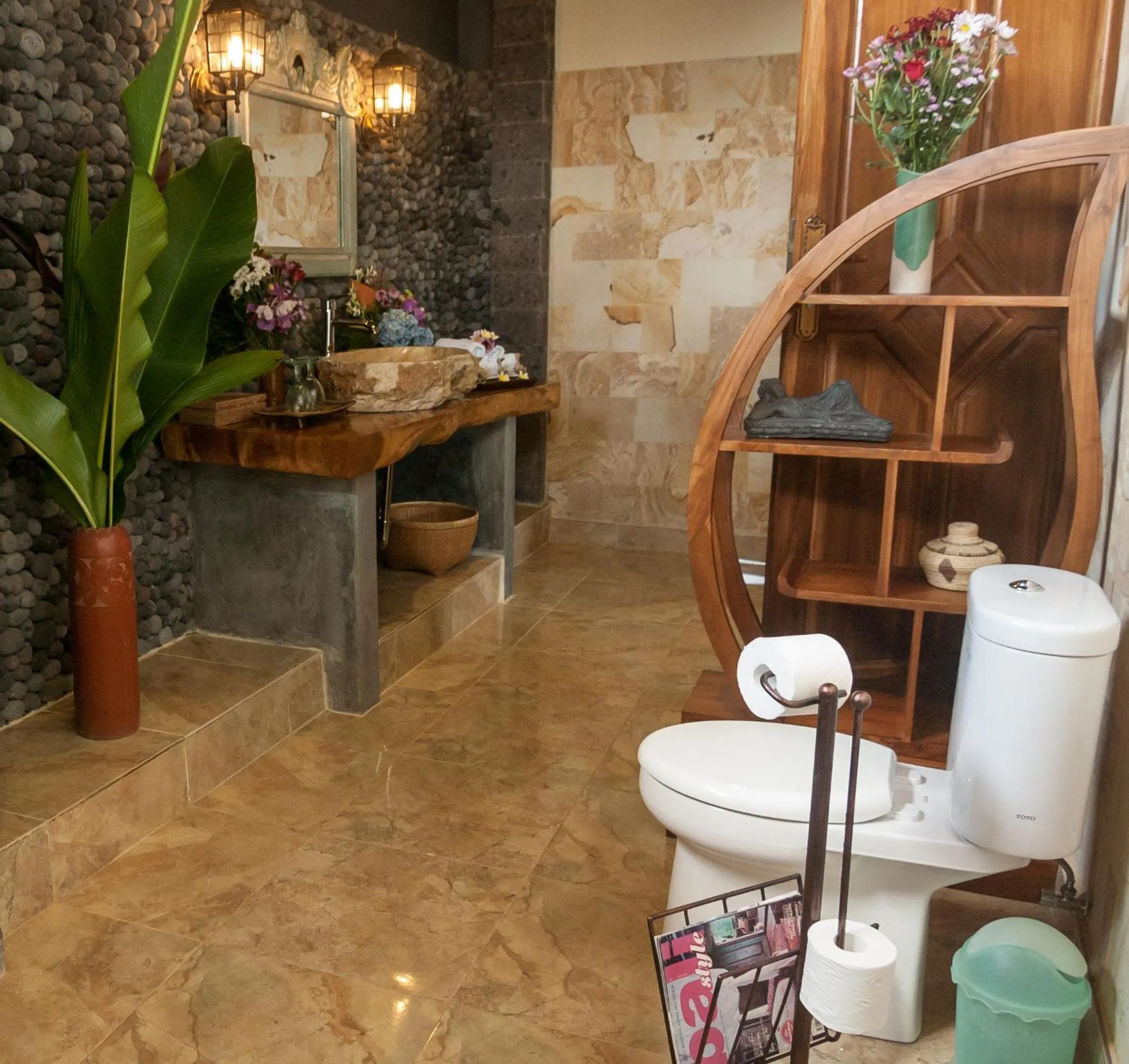 Toilet in Taman Rahasia Tropical Sanctuary and Spa