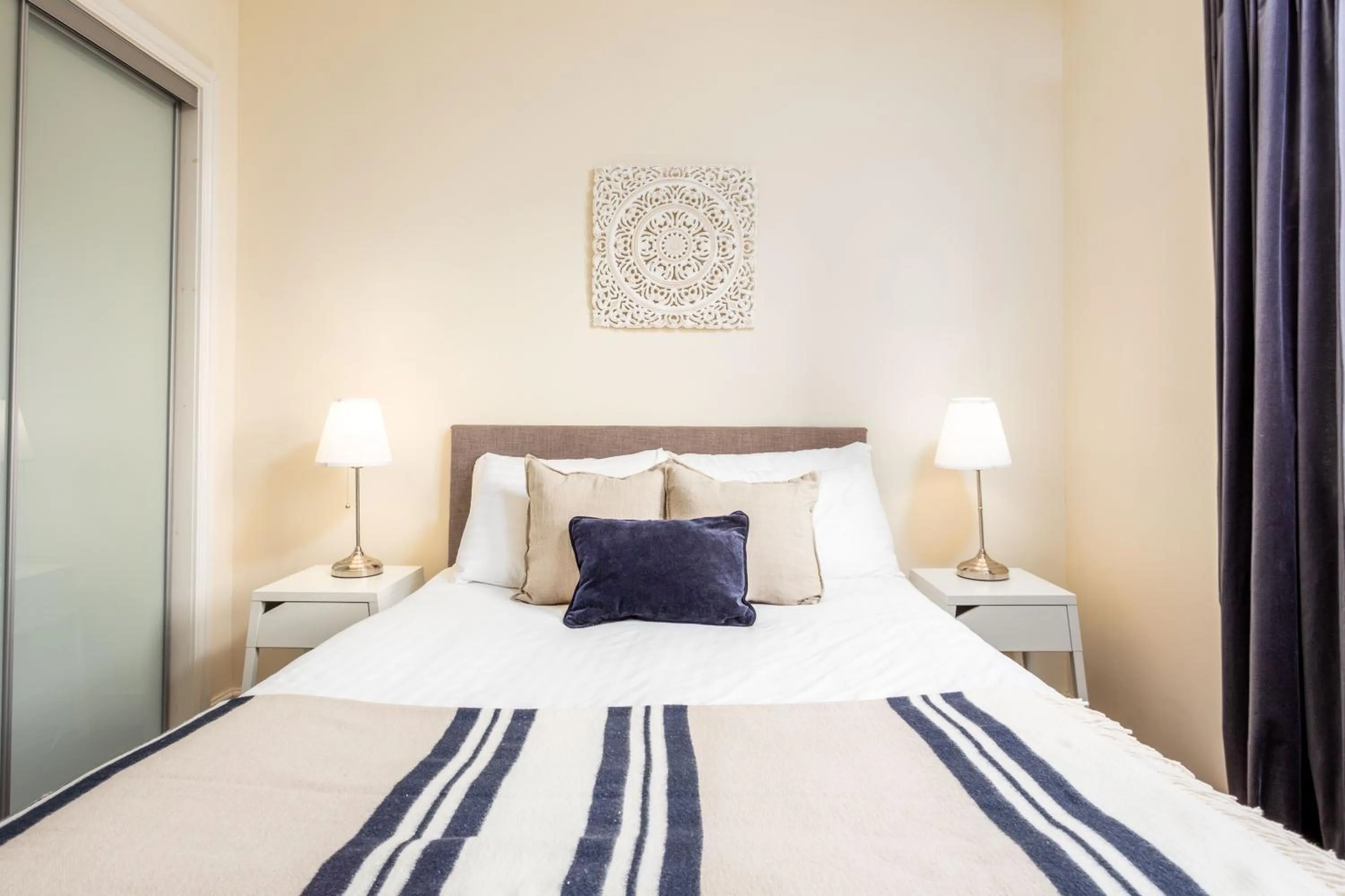 Bed in Elliot Suite No15 - Donnini Apartments