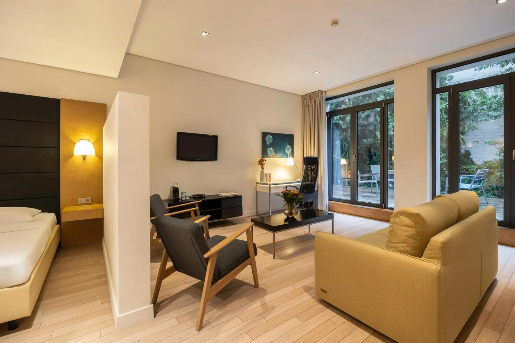 Living room in B-aparthotel Grand Place