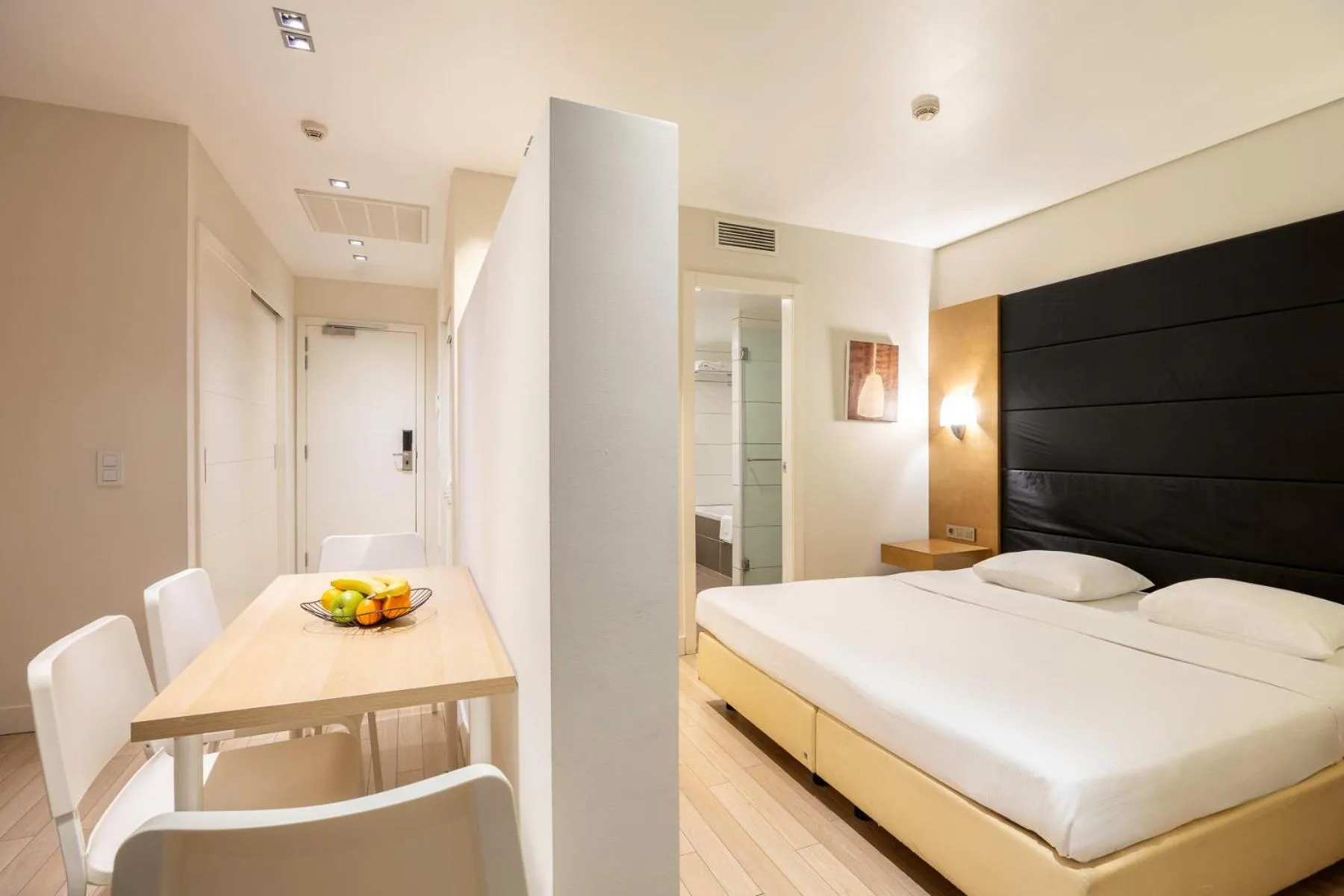 Bed in B-aparthotel Grand Place