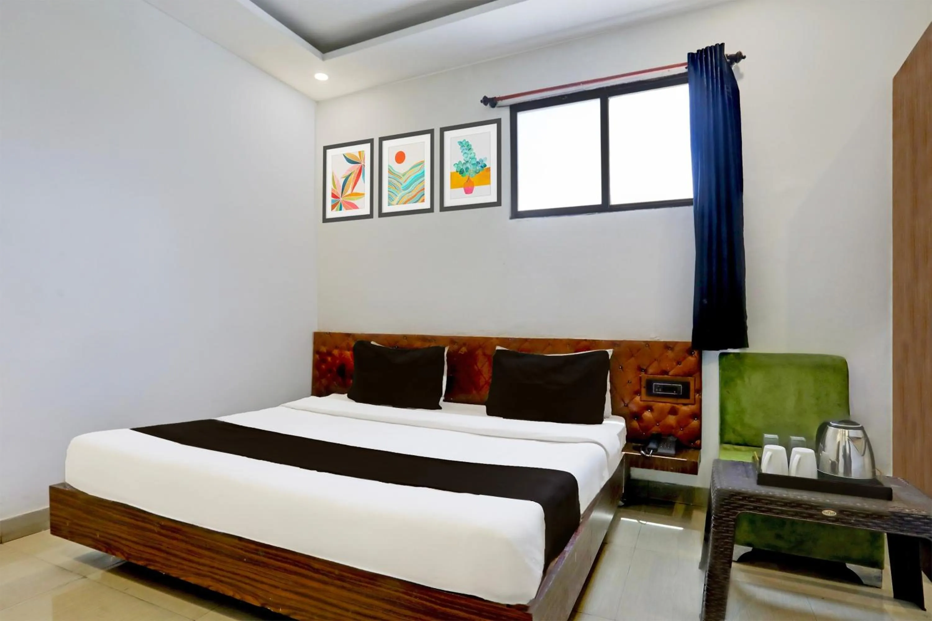 Bedroom, Bed in Hotel O MP Nagar Near Rachna Tower