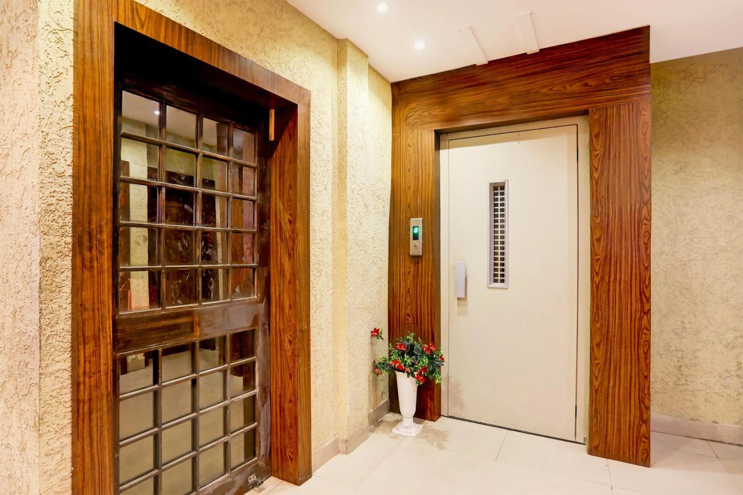 Lobby or reception in Super Hotel O MP Nagar Near Rachna Tower