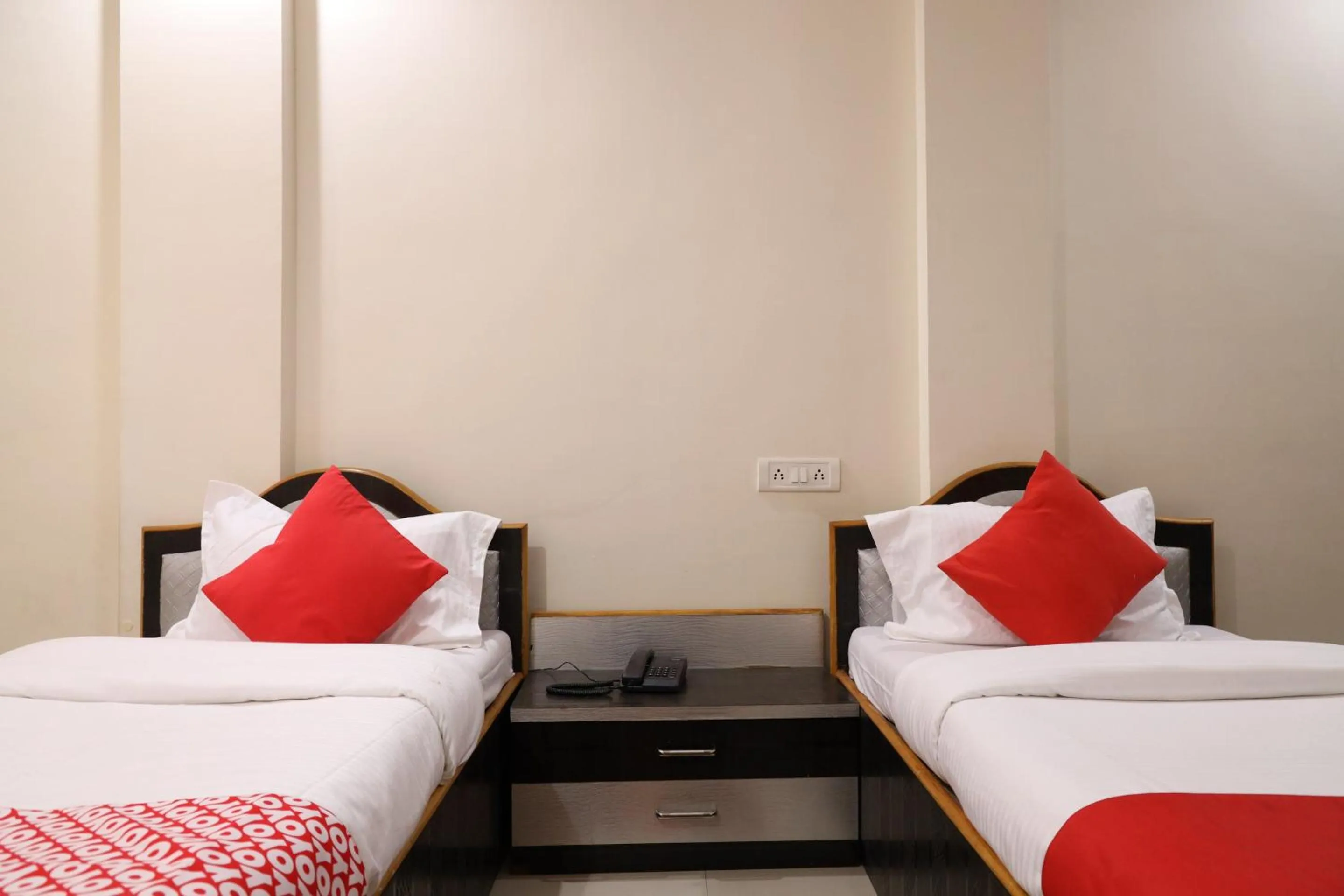 Bedroom, Bed in Collection O Nagpur International Airport