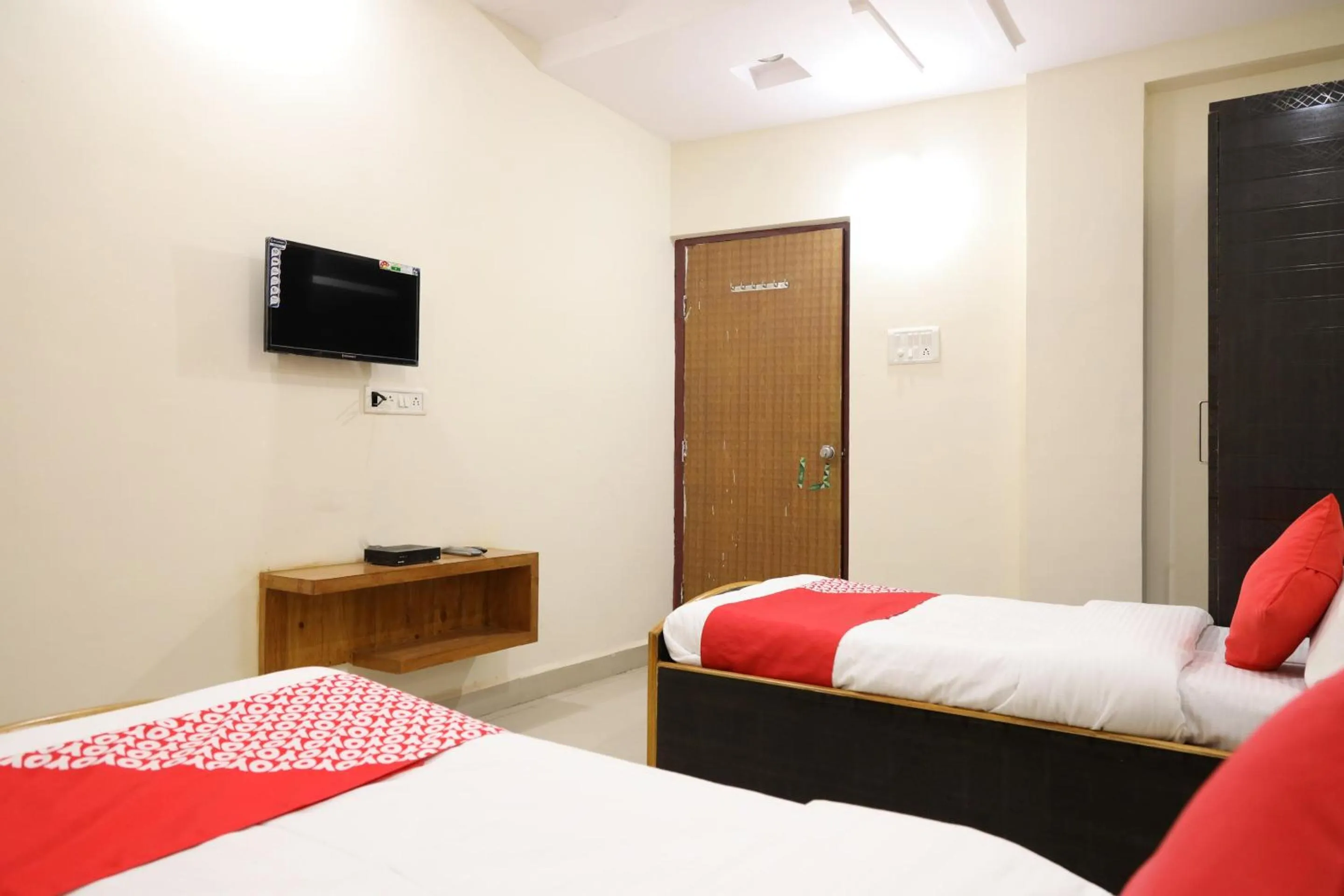 Bedroom in Collection O Nagpur International Airport