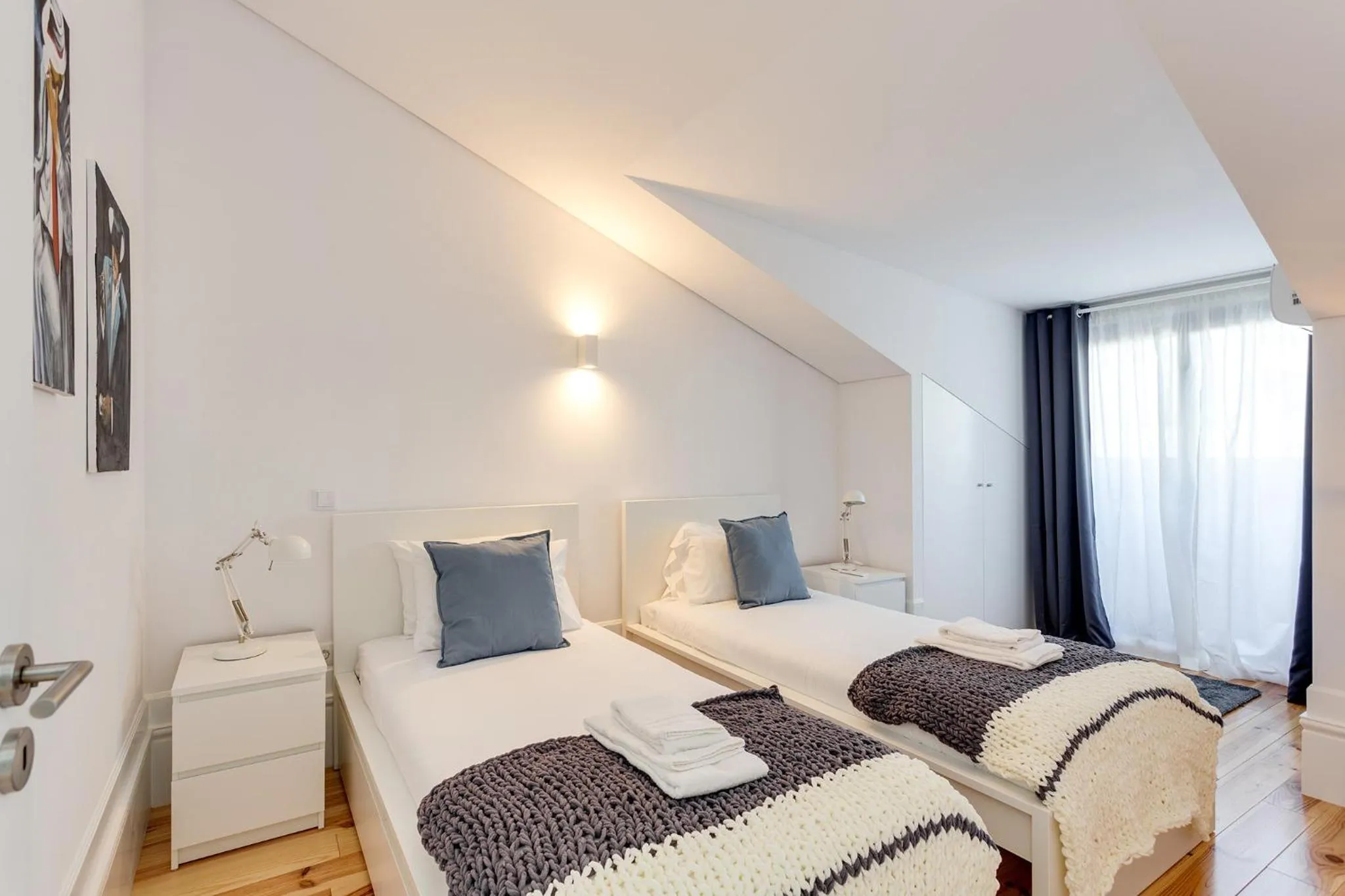 Almada Luxurious Duplex by DA'HOME