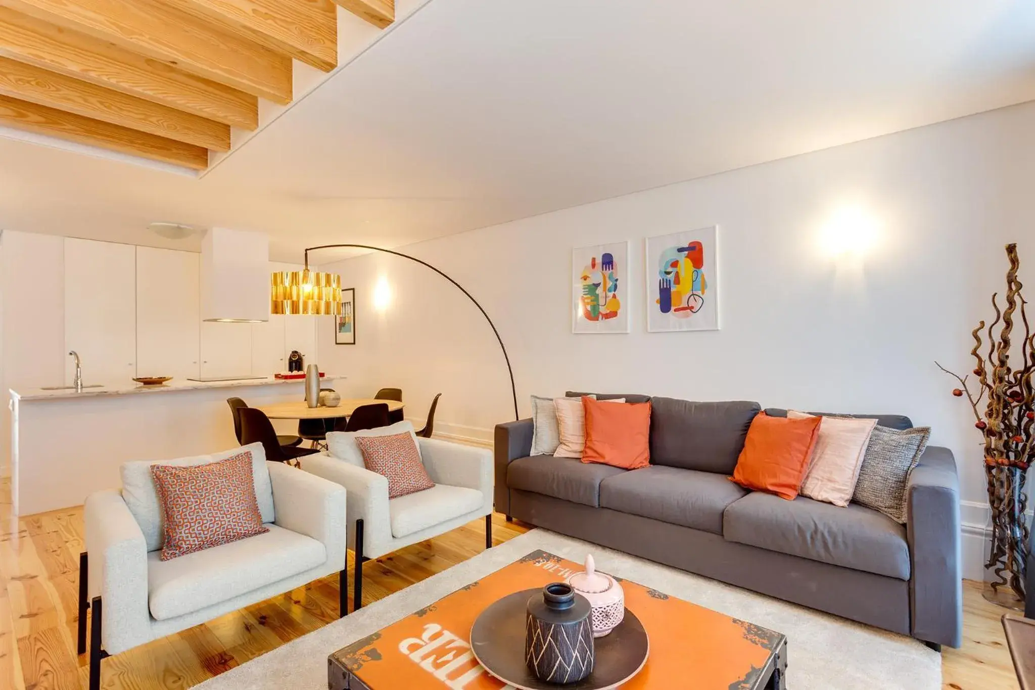 Almada Luxurious Duplex by DA'HOME Almada Luxurious Duplex by DA'HOME
