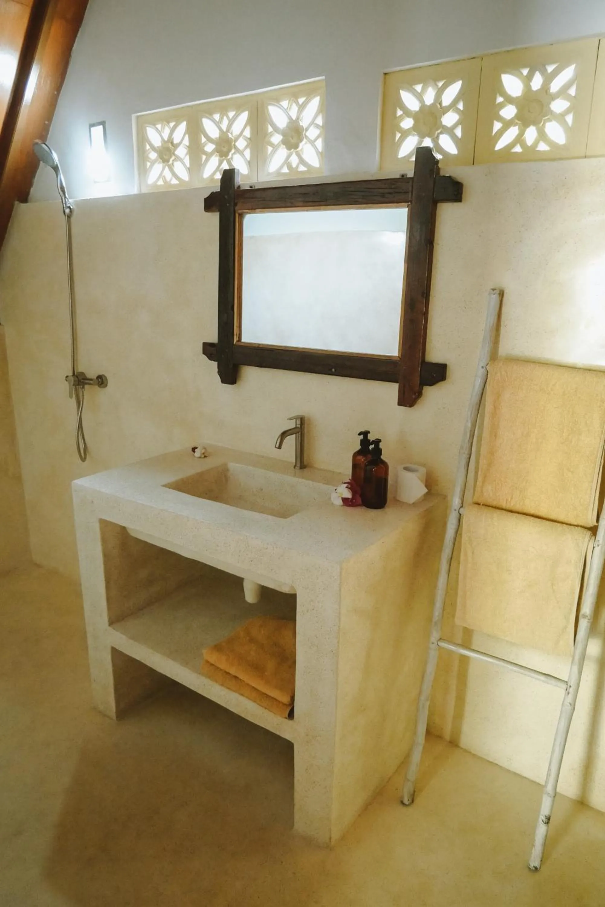 Bathroom in Lucy's Garden Hotel