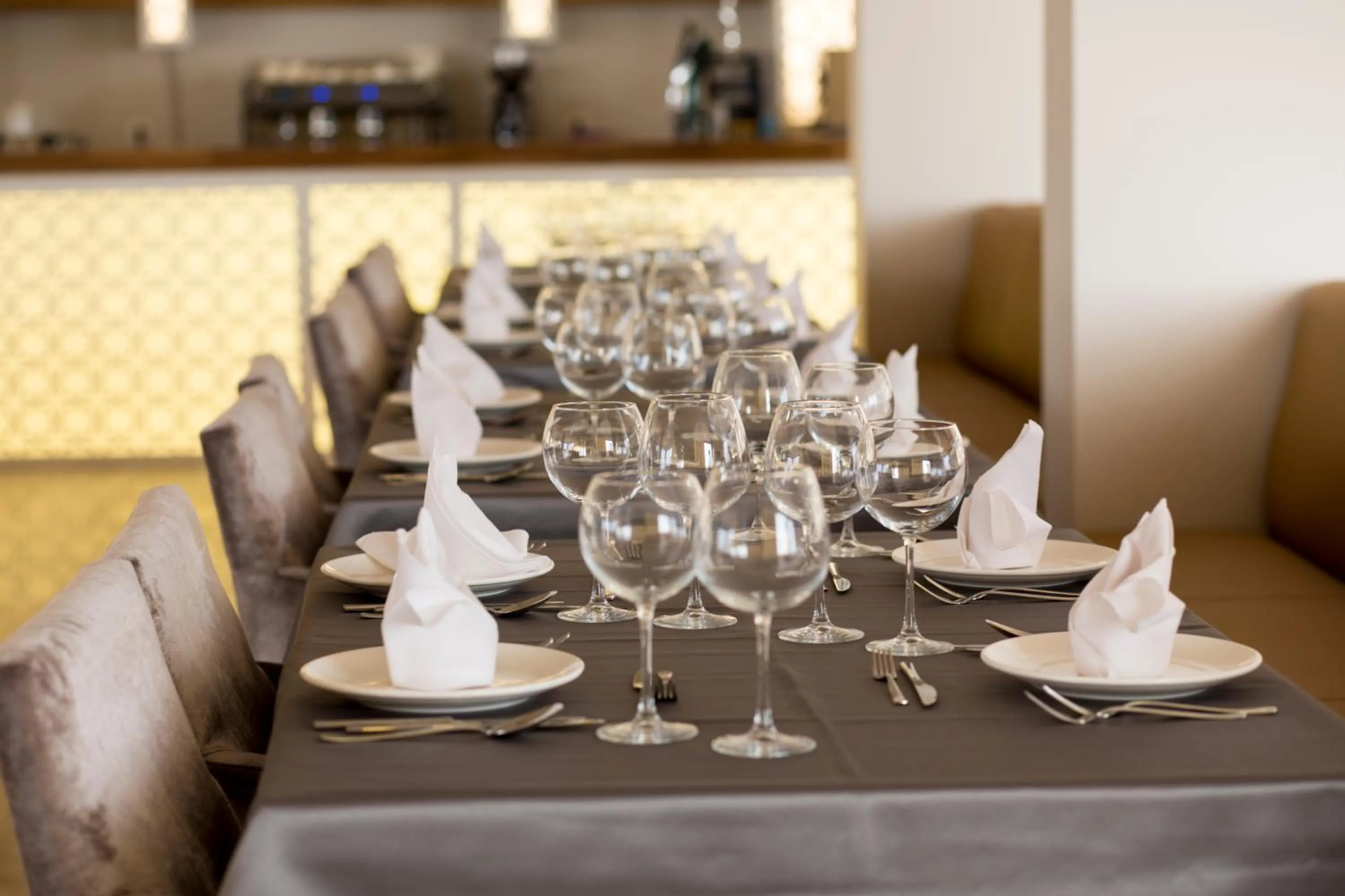 Restaurant/places to eat in Neopol Hotel