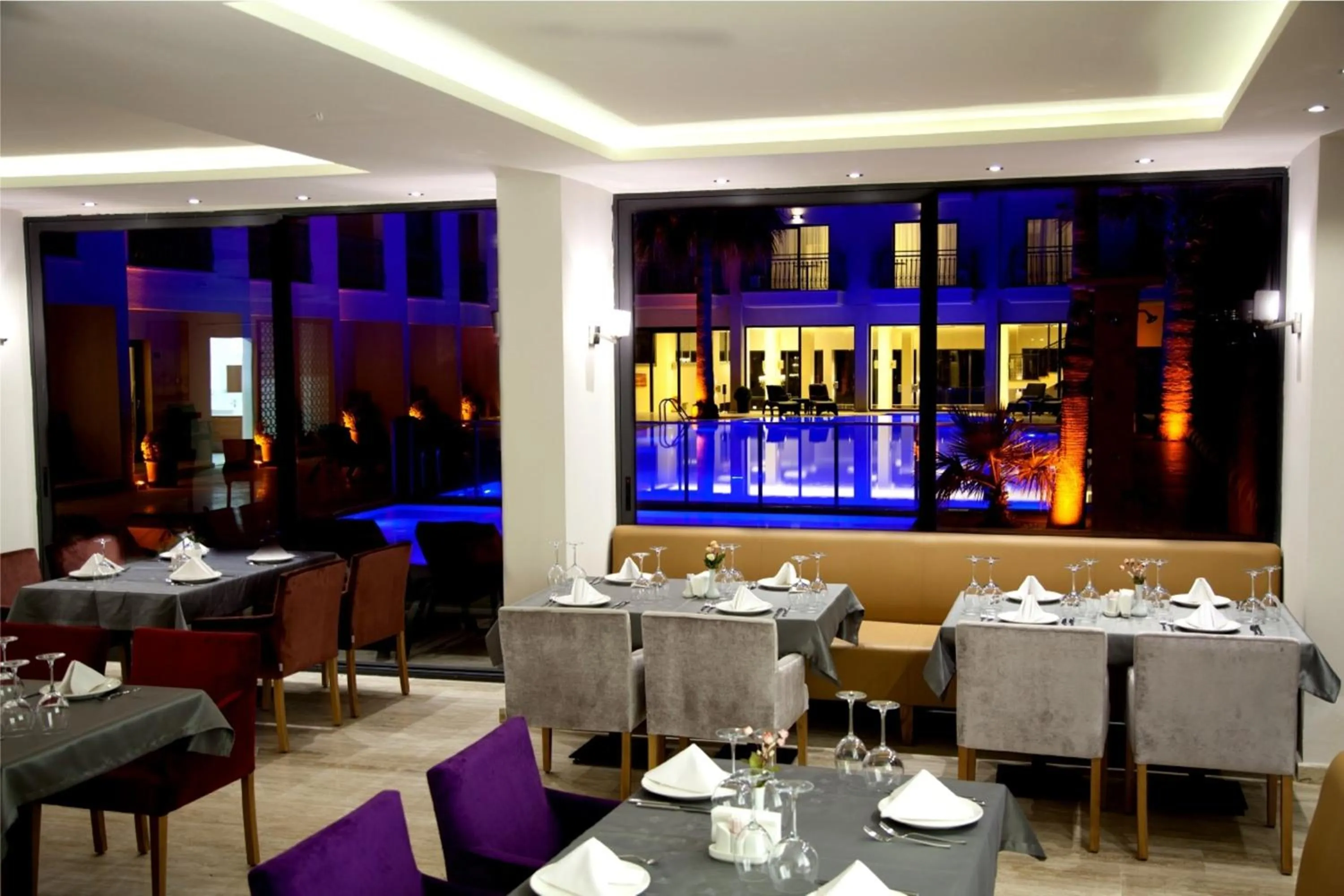 Restaurant/places to eat in Neopol Hotel