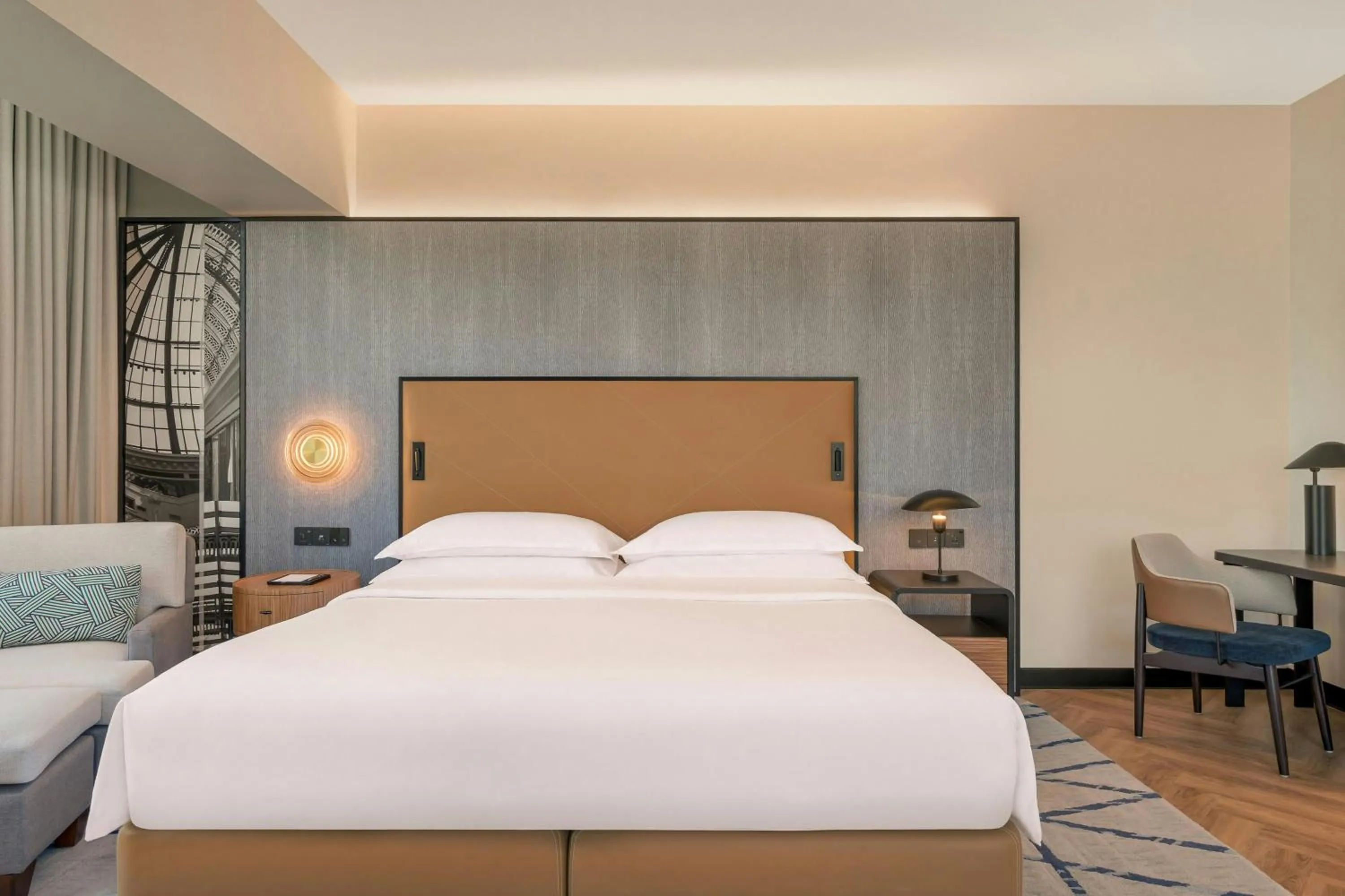 Bedroom, Bed in Sheraton Mall of the Emirates Hotel, Dubai