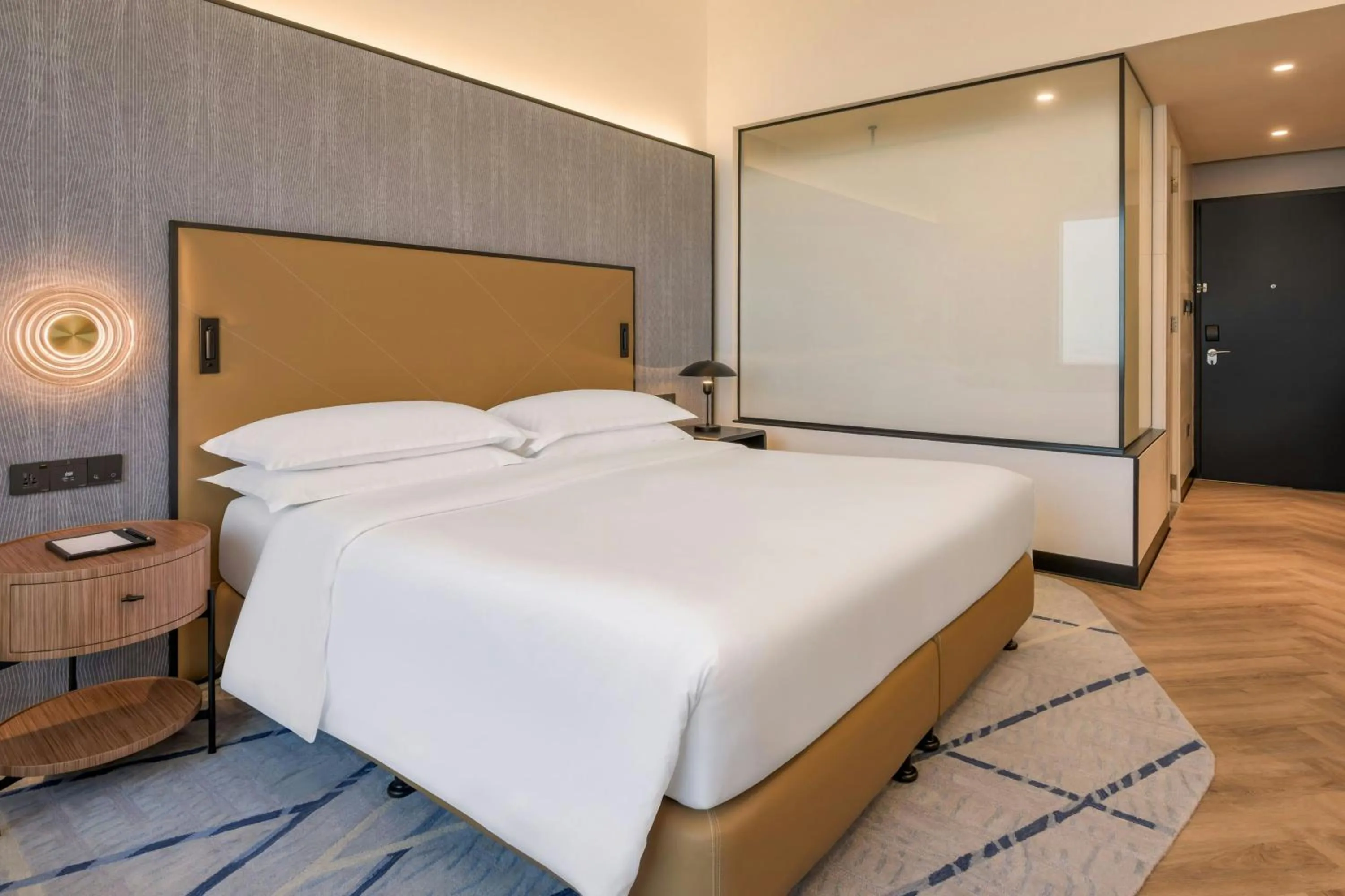 Bedroom, Bed in Sheraton Mall of the Emirates Hotel, Dubai