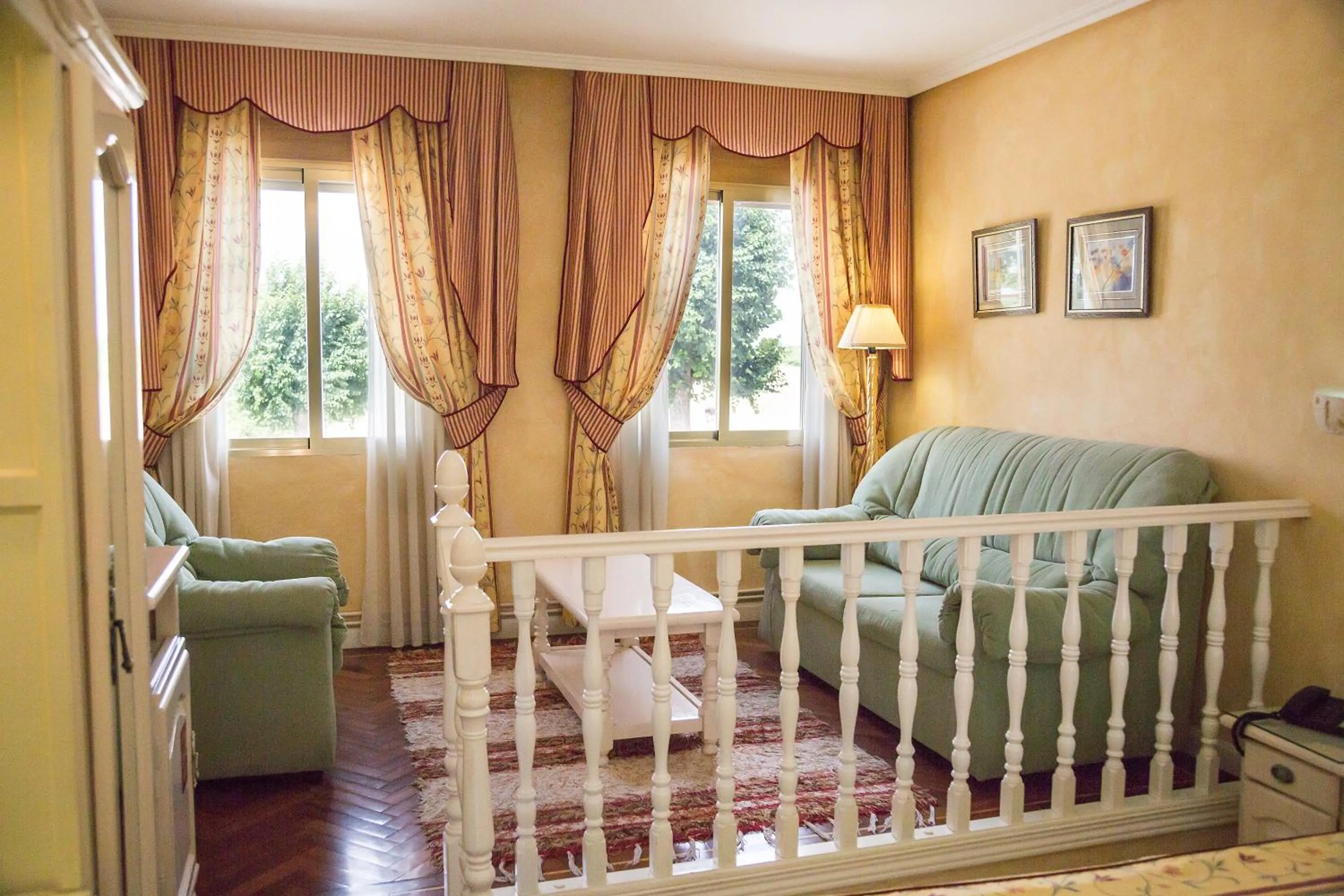 Seating area, Bed in Los Arcos