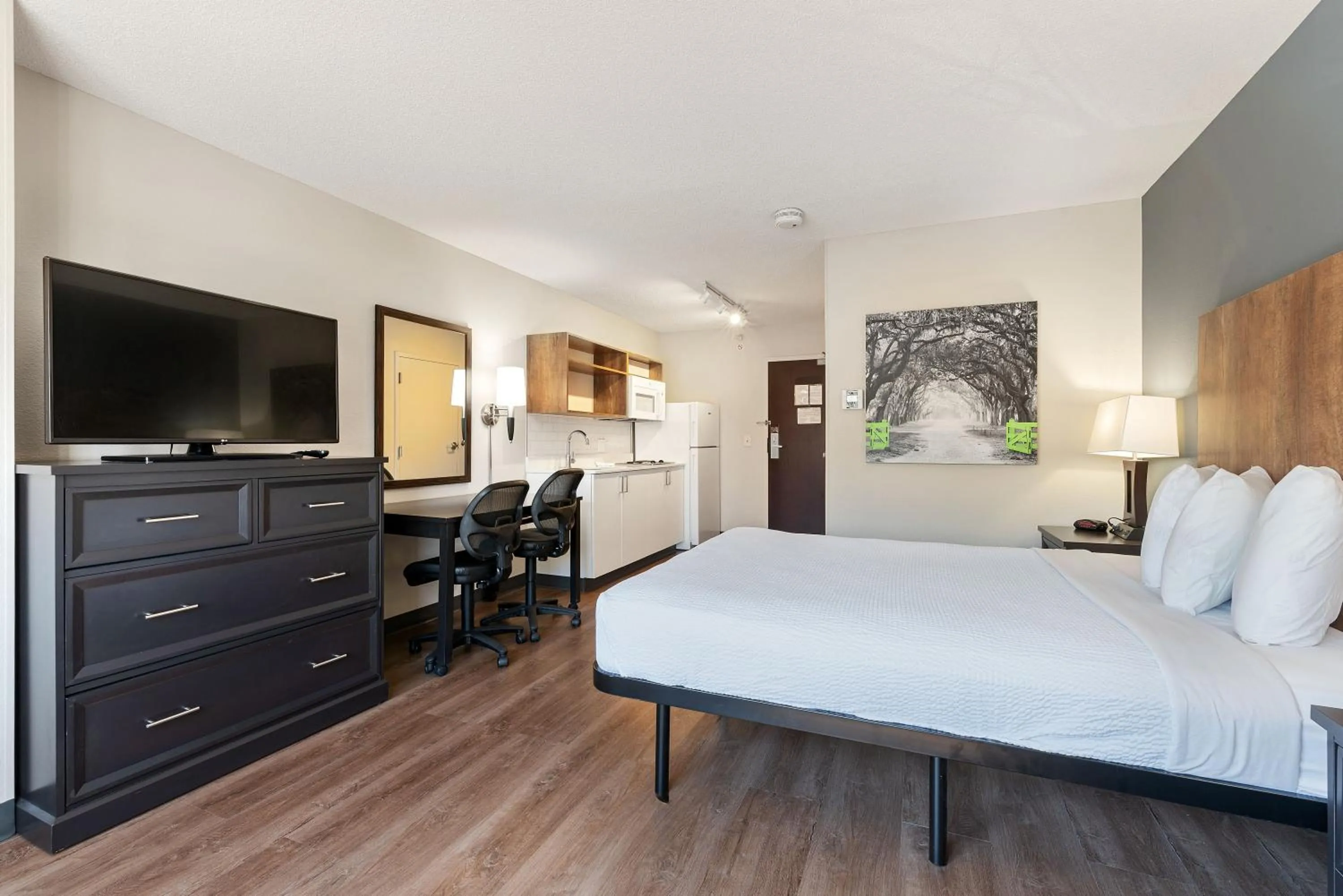 Photo of the whole room, Bed in Extended Stay America Suites - Fremont - Newark