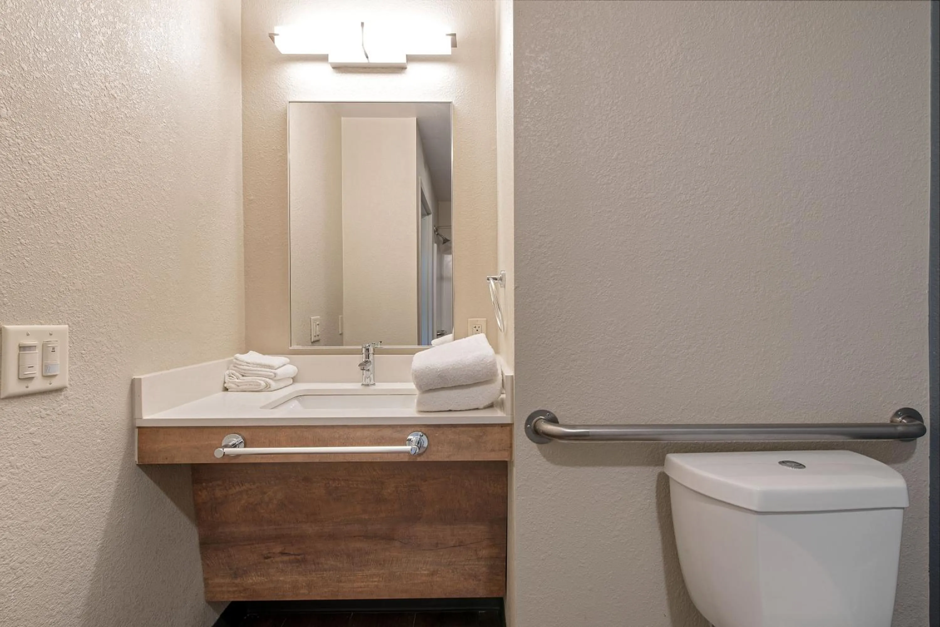 Bathroom in Extended Stay America Suites - Fremont - Newark