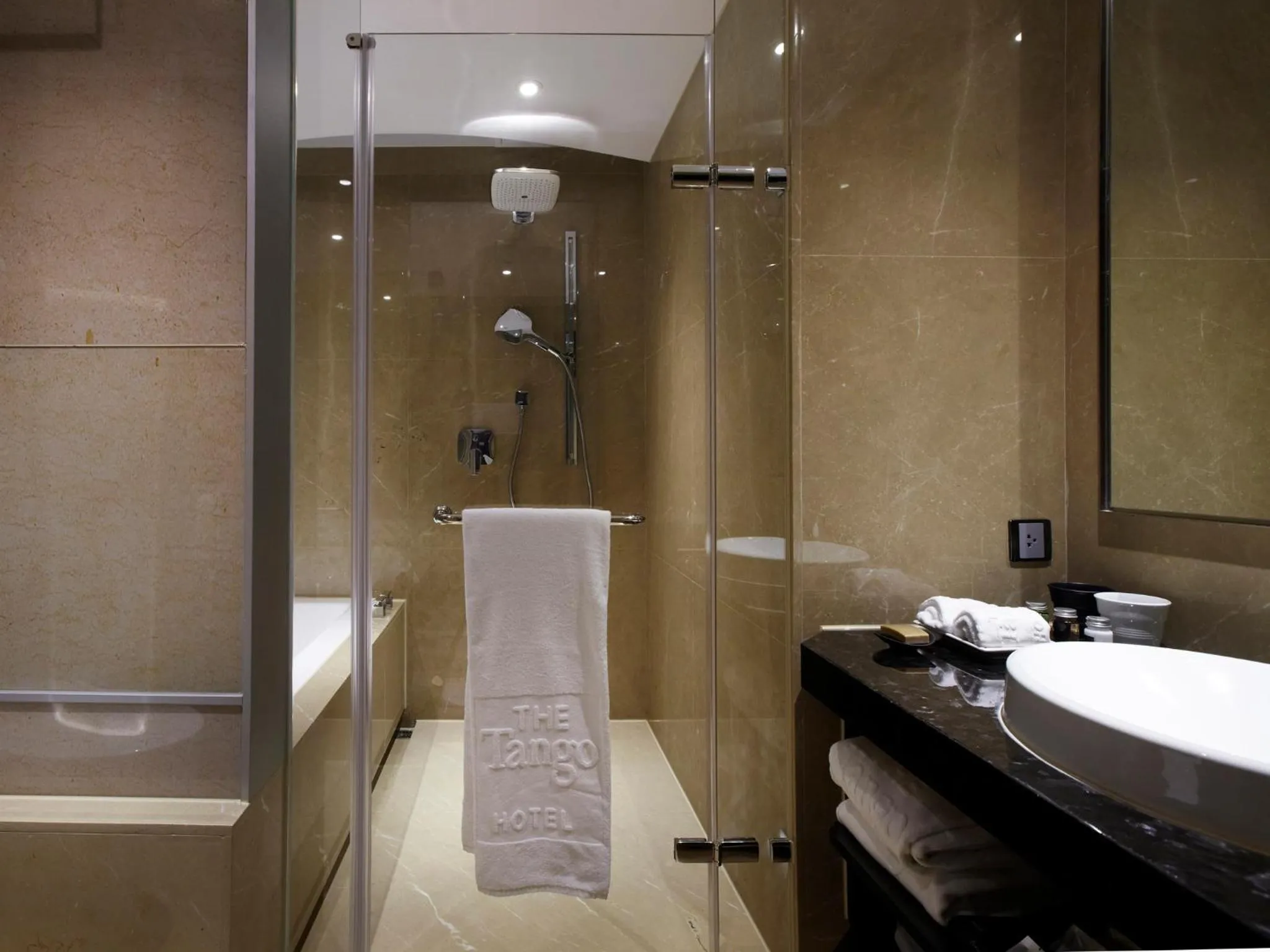 Shower in The Tango Hotel Taipei ChangAn