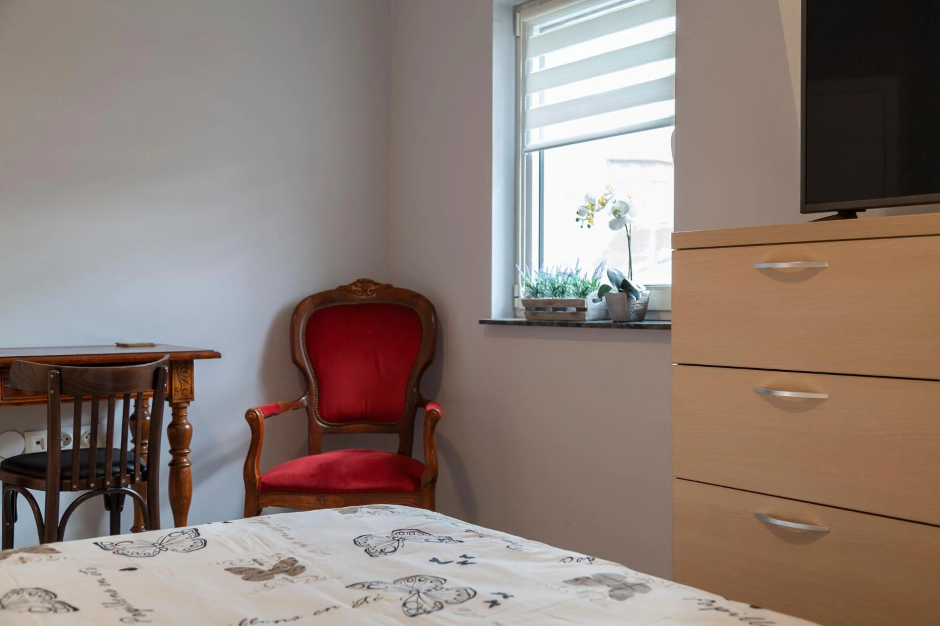 Bed in DC Executive Homes