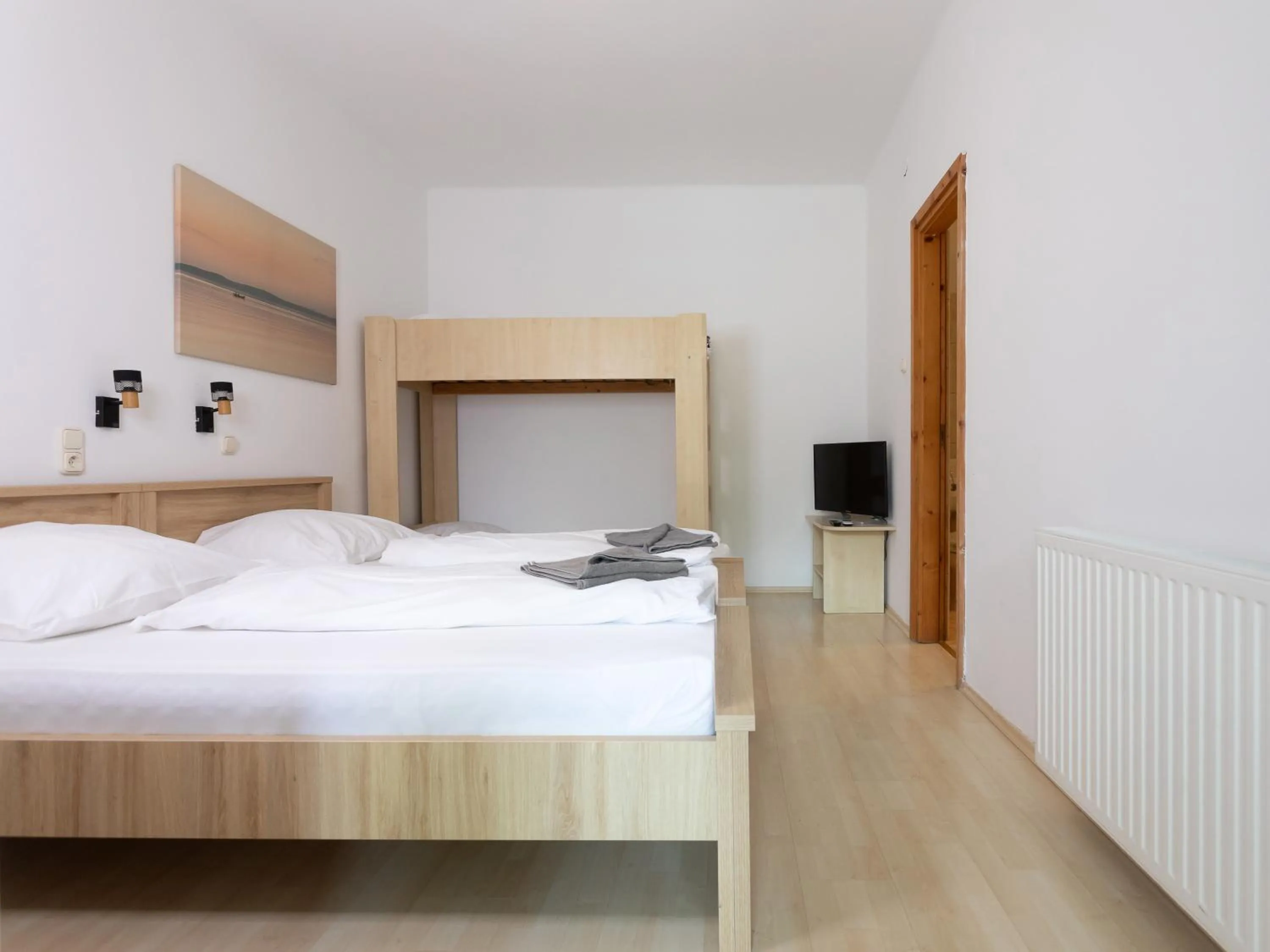 Photo of the whole room, Bed in Hotel Platán