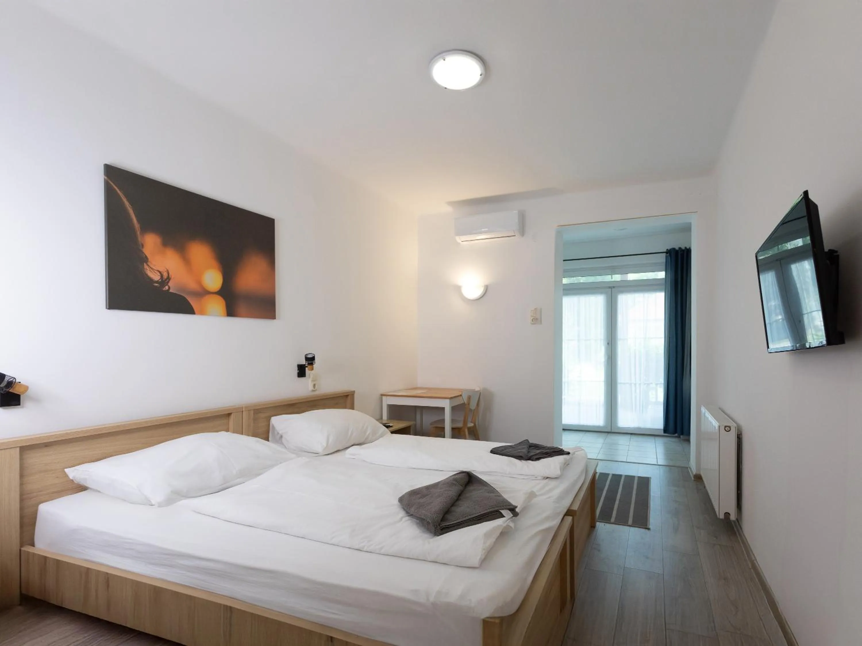 Photo of the whole room, Bed in Hotel Platán