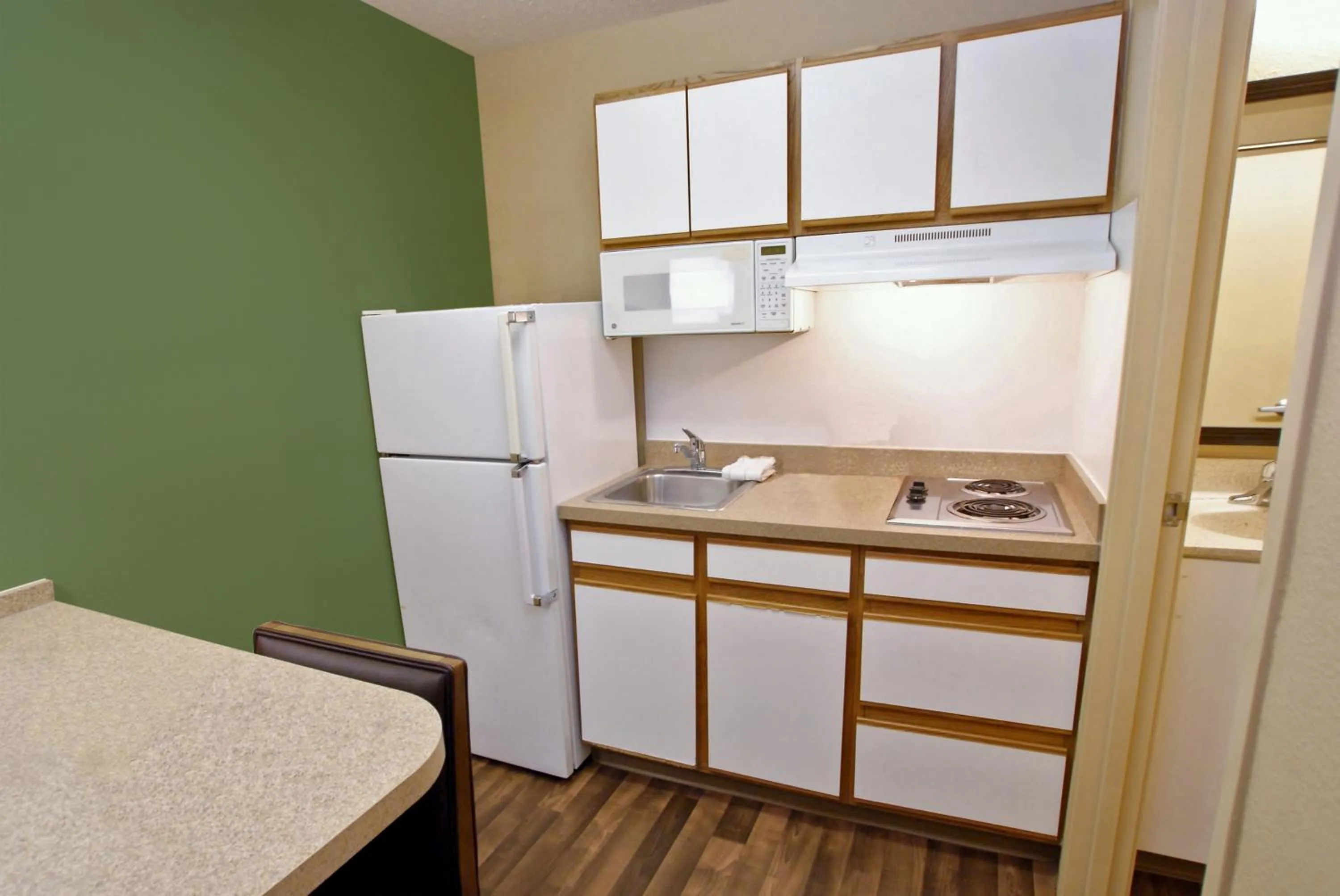 Kitchen or kitchenette in Extended Stay America Suites - Fort Lauderdale - Davie
