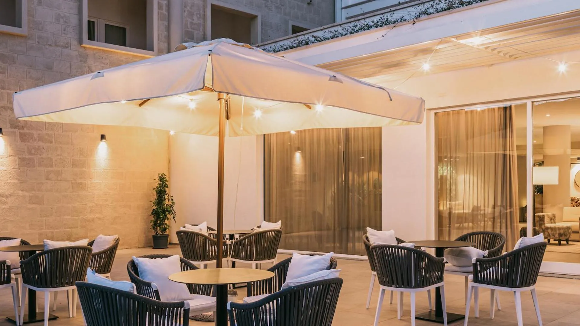 Lounge or bar in Mangia's Himera Resort