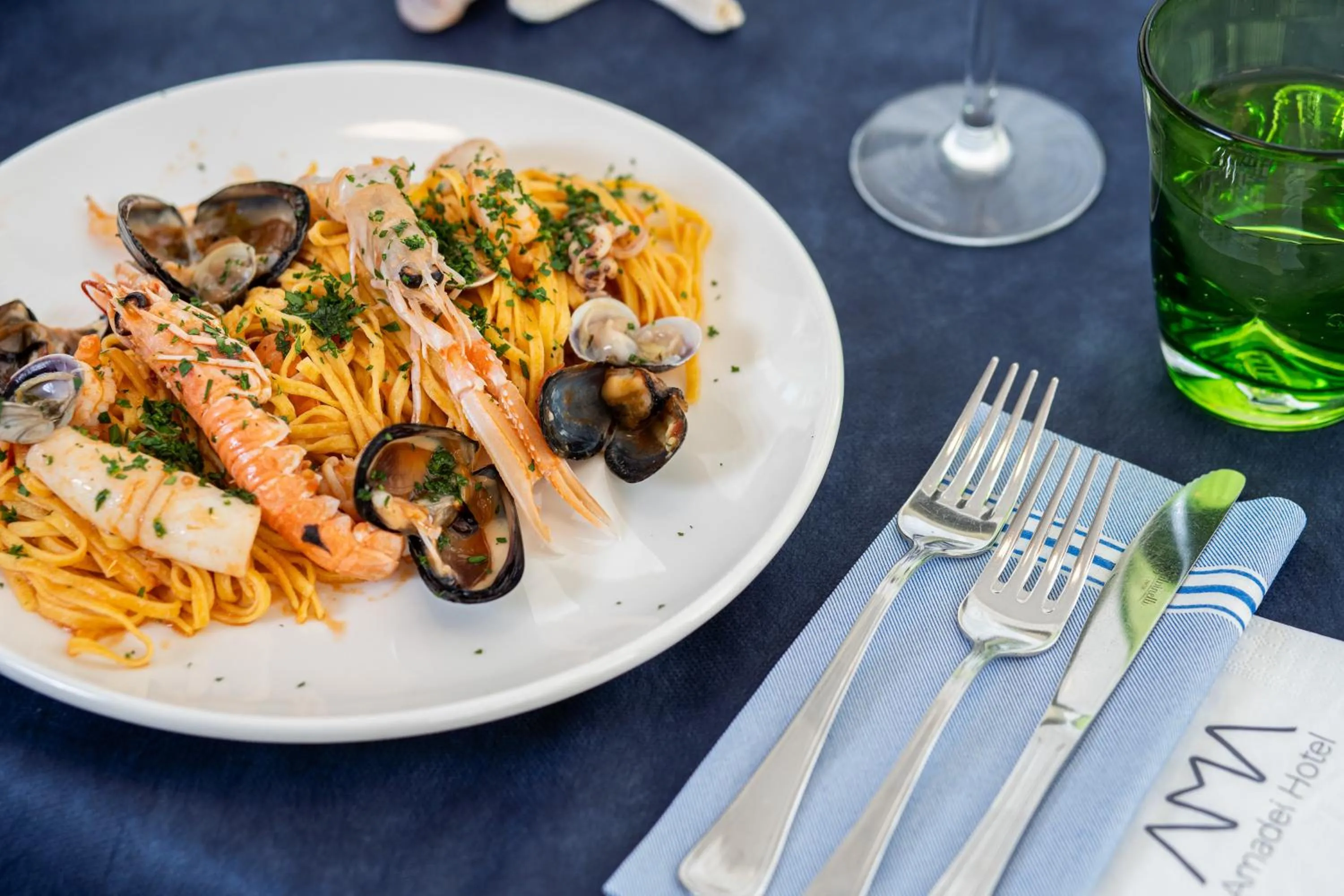 Restaurant/places to eat in Amadei Hotel Figaro & Apartments