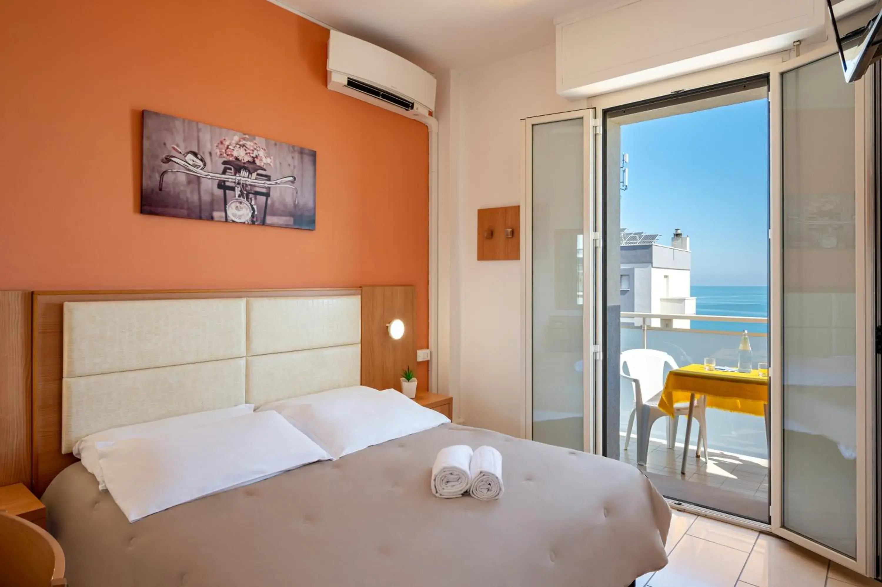 Double or Twin Room with Sea View in Amadei Hotel Figaro & Apartments Double or Twin Room with Sea View in Amadei Hotel Figaro & Apartments